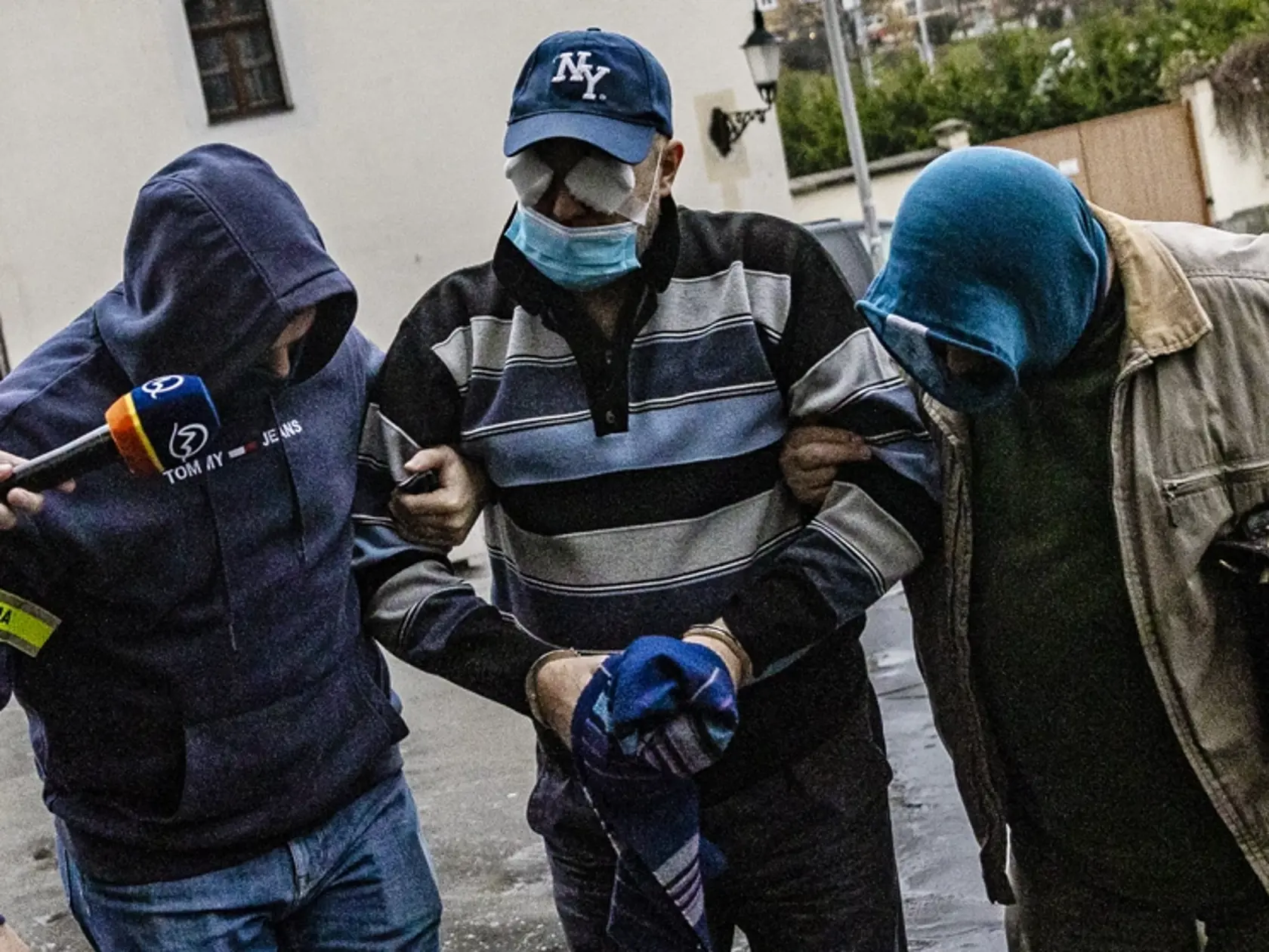 Vyšetrovatelia klamstvo Pavla Ruska odhalili a obvinili z falšovania zmeniek. Na rozhodnutie Najvyššieho súdu sa ale nedostavil, lebo mu vraj niekto nalial kyselinu do očí. Prišla si pre neho NAKA a Najvyšší súd ho poslal na 19 rokov do basy.