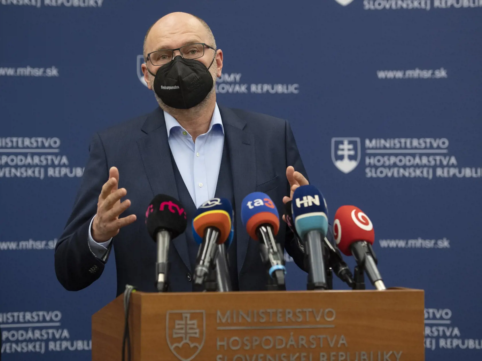 Na snímke podpredseda vlády SR  a minister hospodárstva SR Richard Sulík (SaS) a počas tlačovej konferencie na tému Vysoké ceny energií a riešenie pre domové kotolne v pondelok 14. februára 2022 v Bratislave. FOTO TASR - Pavel Neubauer 


