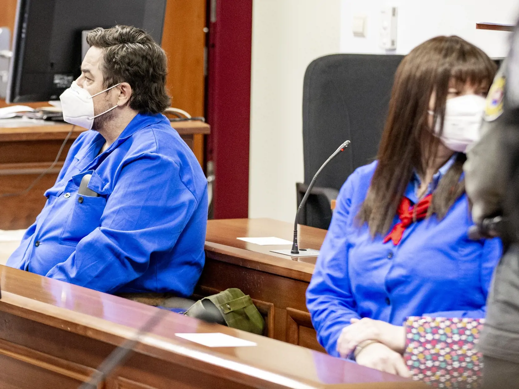 Marian Kočner sa občas na pojednávaniach stretne aj s jeho kamarátkou Alenou Zsuzsovou, ktorá je odsúdená za účasť na vražde primátora Hurbanova.