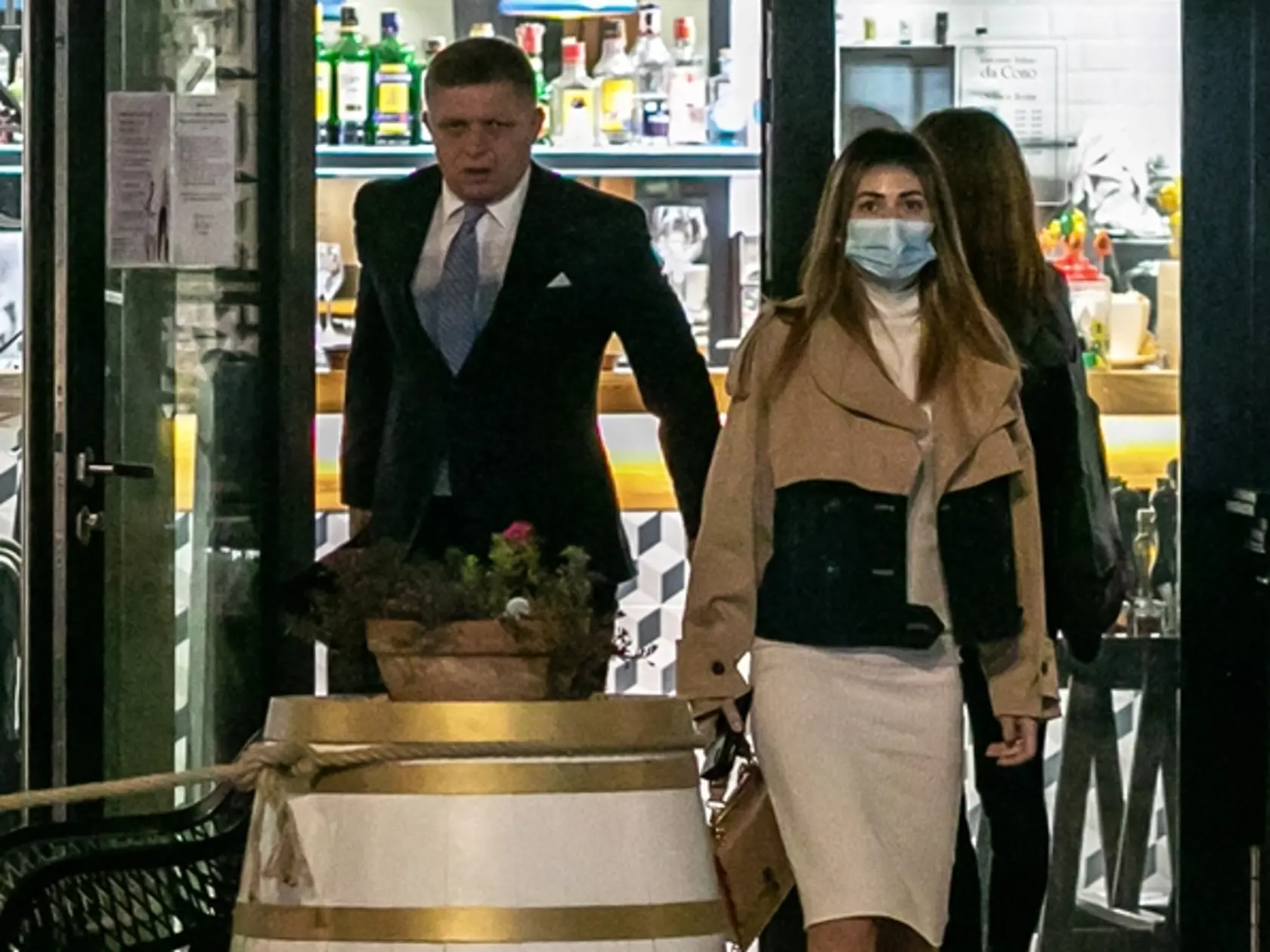 Šéfovi Smeru Robertovi Ficovi počas turbulentnom období v opozícii spríjemňuje život jeho priateľka Katarína Szalayová.