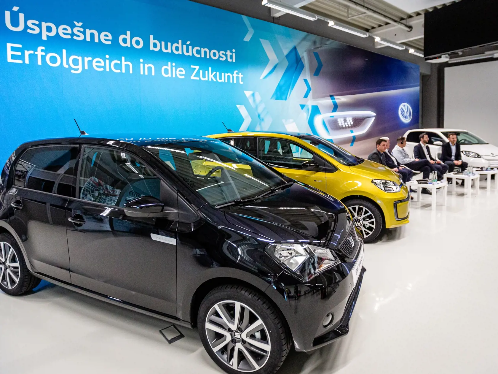 Naprieč Európou sa do októbra tohto roka predalo takmer 200–tisíc elektroáut a hybridov. Nový trend fascinuje aj čoraz viac Slovákov. Vyrábajú ich už aj u nás, dostupnejšie by mali byť aj vďaka štátnej dotácii.