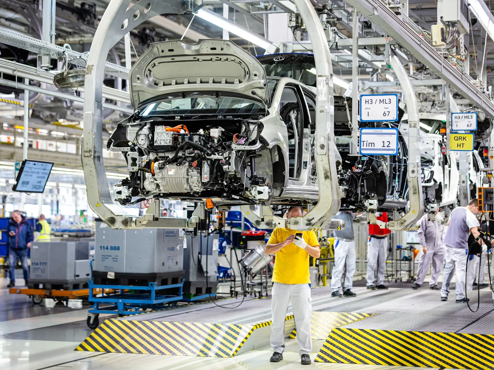 Naprieč Európou sa do októbra tohto roka predalo takmer 200–tisíc elektroáut a hybridov. Nový trend fascinuje aj čoraz viac Slovákov. Vyrábajú ich už aj u nás, dostupnejšie by mali byť aj vďaka štátnej dotácii.