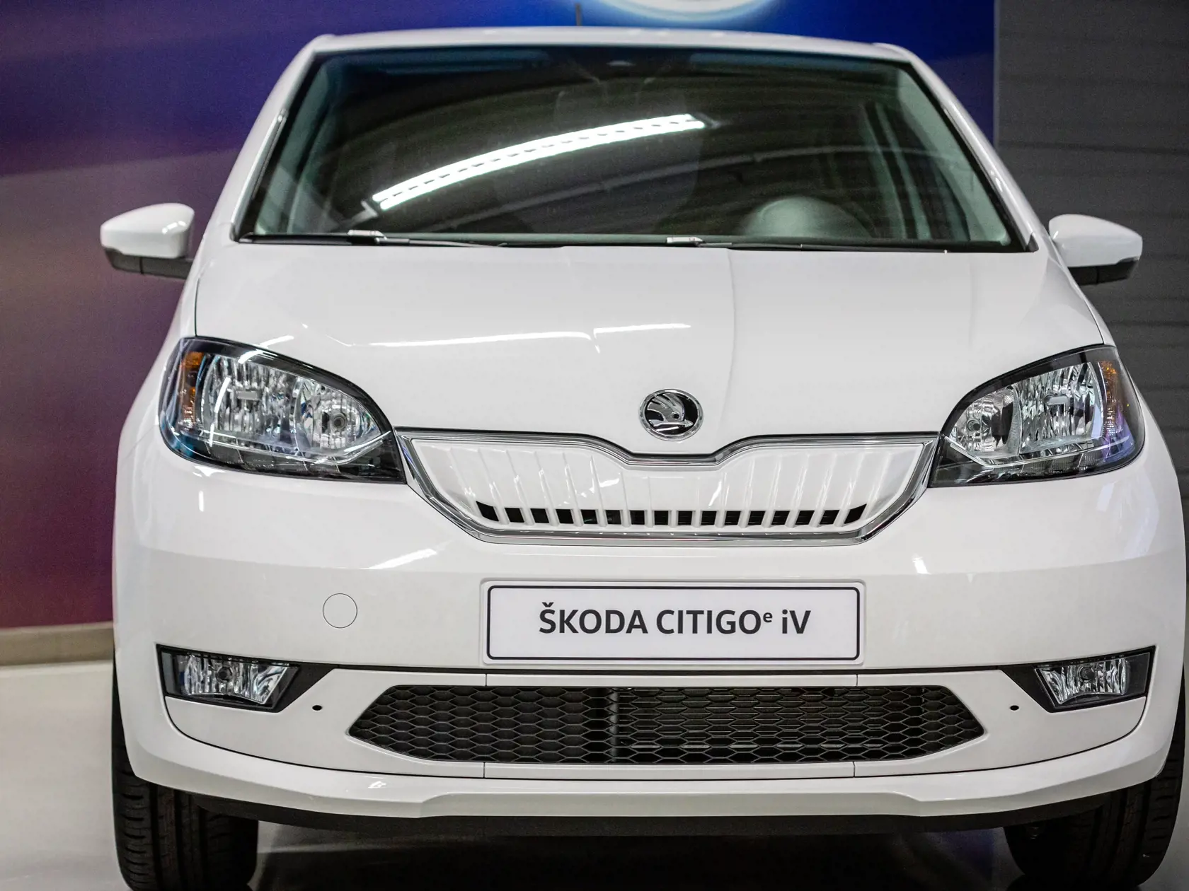 Naprieč Európou sa do októbra tohto roka predalo takmer 200–tisíc elektroáut a hybridov. Nový trend fascinuje aj čoraz viac Slovákov. Vyrábajú ich už aj u nás, dostupnejšie by mali byť aj vďaka štátnej dotácii.