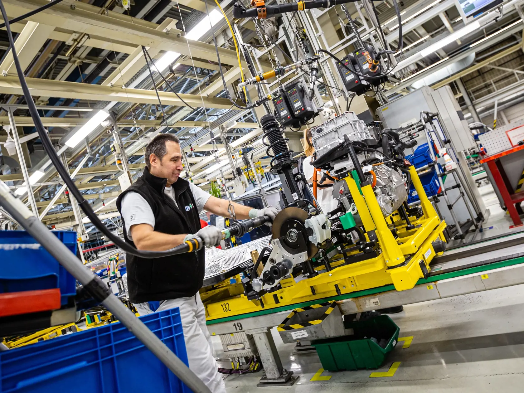 Naprieč Európou sa do októbra tohto roka predalo takmer 200–tisíc elektroáut a hybridov. Nový trend fascinuje aj čoraz viac Slovákov. Vyrábajú ich už aj u nás, dostupnejšie by mali byť aj vďaka štátnej dotácii.