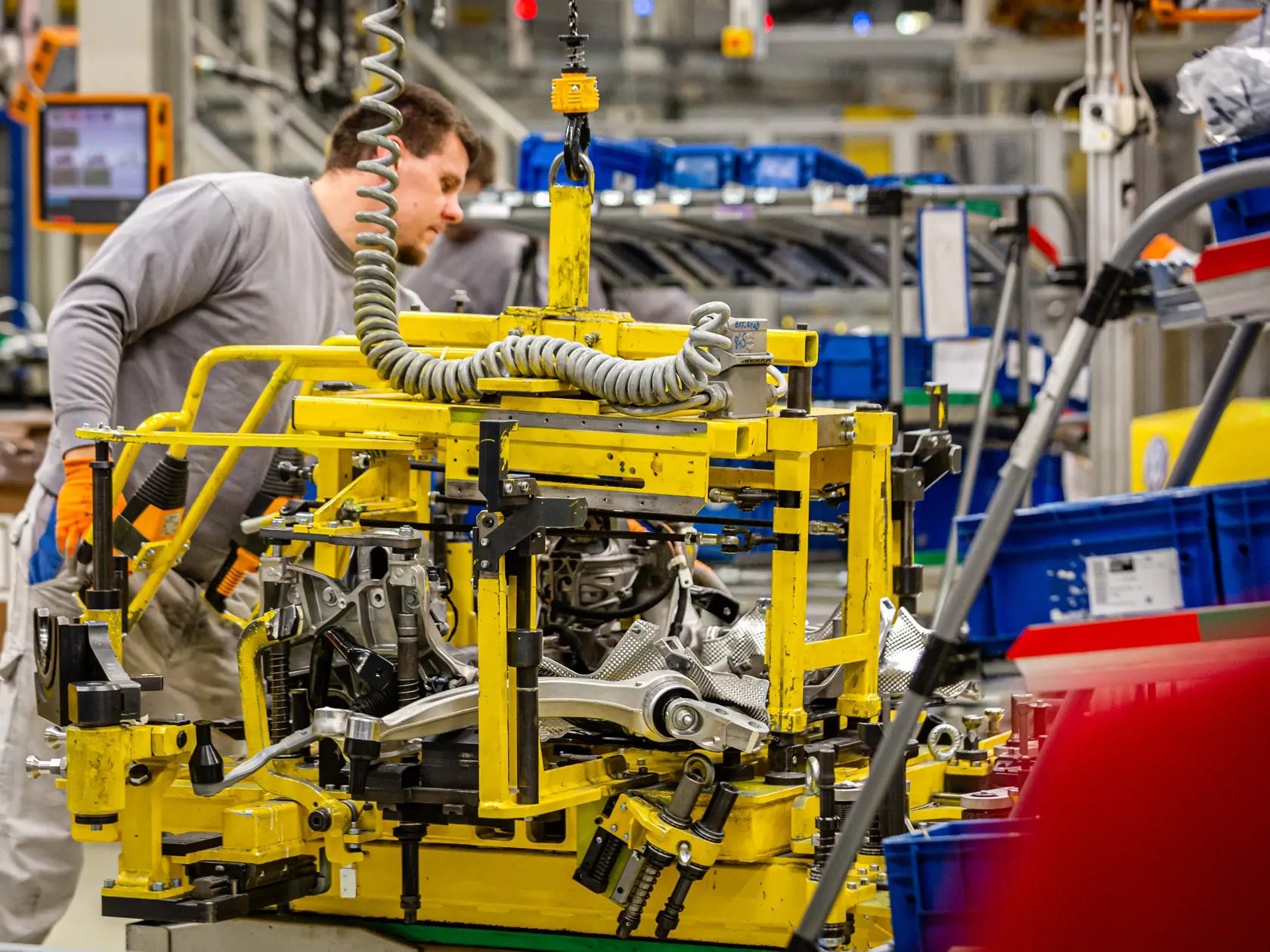 Naprieč Európou sa do októbra tohto roka predalo takmer 200–tisíc elektroáut a hybridov. Nový trend fascinuje aj čoraz viac Slovákov. Vyrábajú ich už aj u nás, dostupnejšie by mali byť aj vďaka štátnej dotácii.
