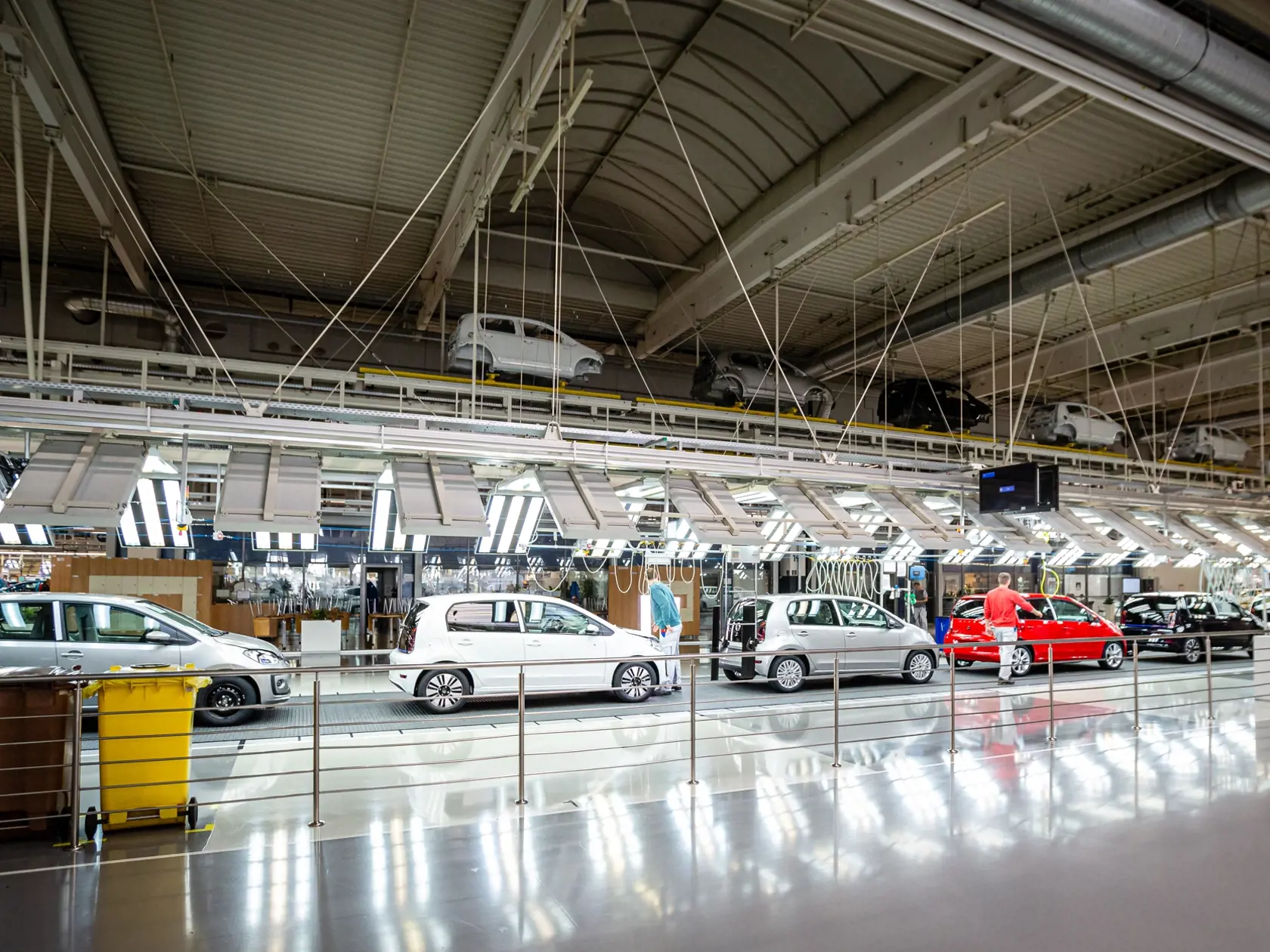 Naprieč Európou sa do októbra tohto roka predalo takmer 200–tisíc elektroáut a hybridov. Nový trend fascinuje aj čoraz viac Slovákov. Vyrábajú ich už aj u nás, dostupnejšie by mali byť aj vďaka štátnej dotácii.