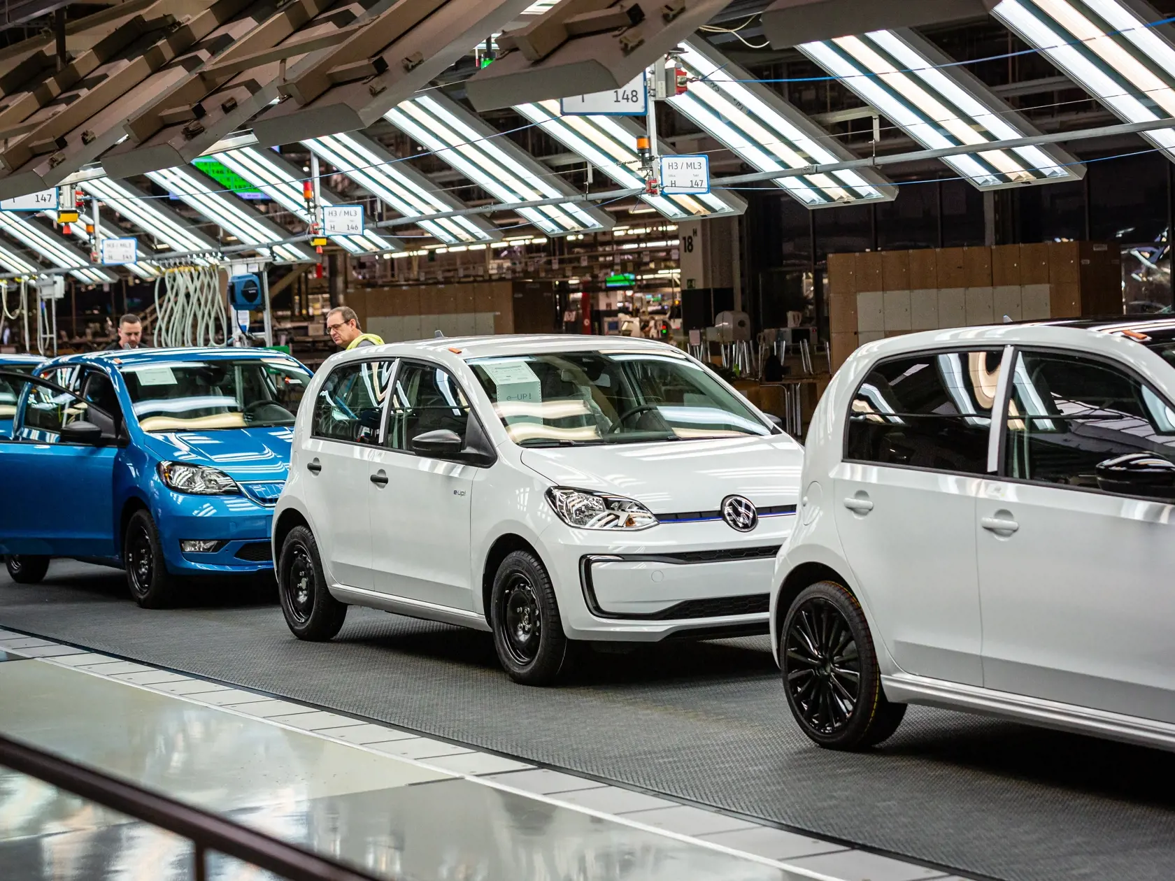 Naprieč Európou sa do októbra tohto roka predalo takmer 200–tisíc elektroáut a hybridov. Nový trend fascinuje aj čoraz viac Slovákov. Vyrábajú ich už aj u nás, dostupnejšie by mali byť aj vďaka štátnej dotácii.
