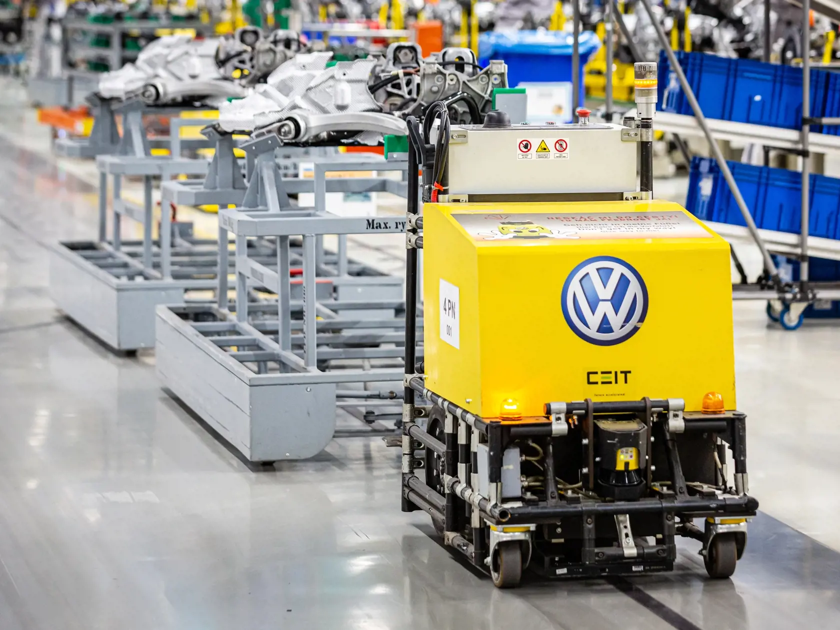 Naprieč Európou sa do októbra tohto roka predalo takmer 200–tisíc elektroáut a hybridov. Nový trend fascinuje aj čoraz viac Slovákov. Vyrábajú ich už aj u nás, dostupnejšie by mali byť aj vďaka štátnej dotácii.