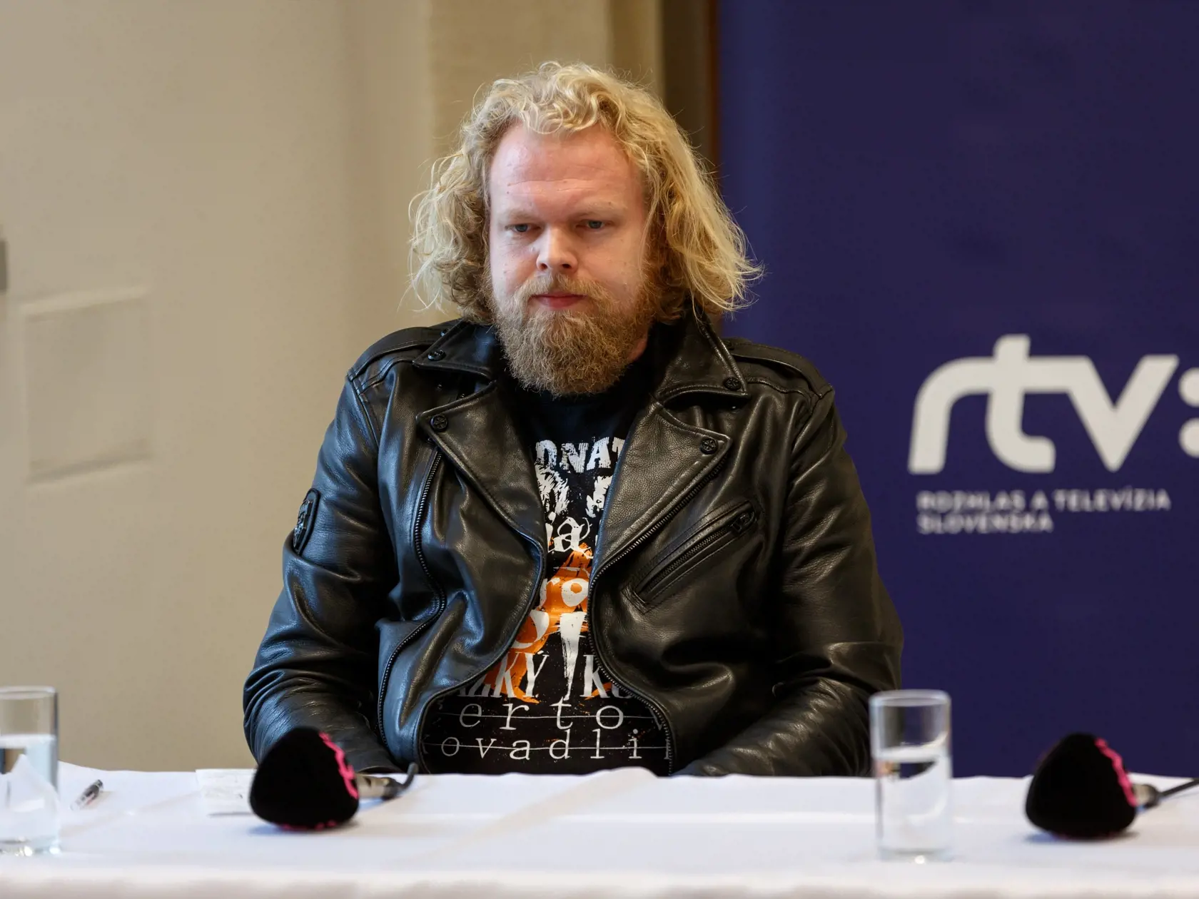 Štefan Chrappa moderoval program Najväčší Slovák.