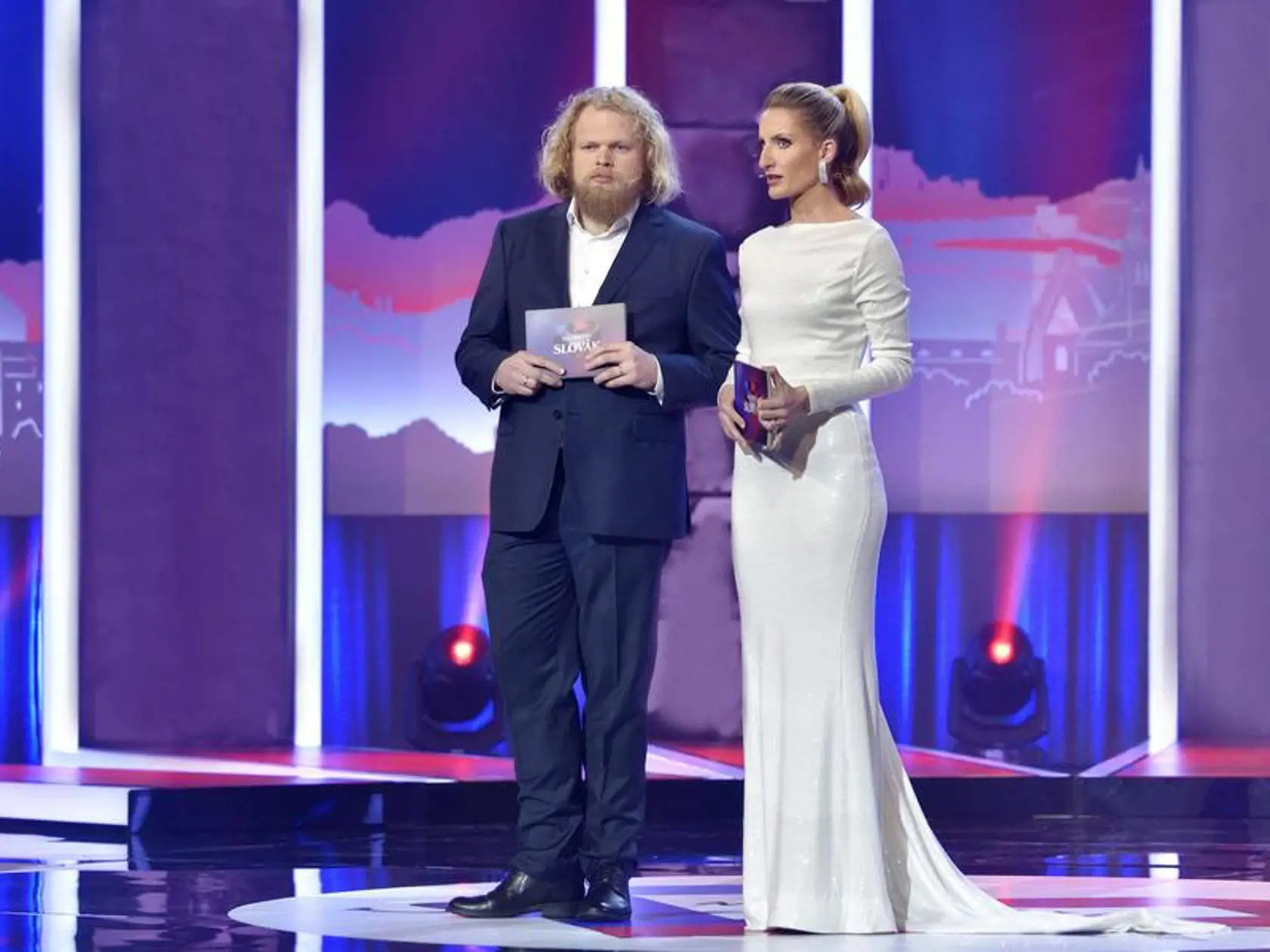 Galavečerom Najväčší Slovák sprevádzali Adela Vinczeová a Štefan Chrappa.