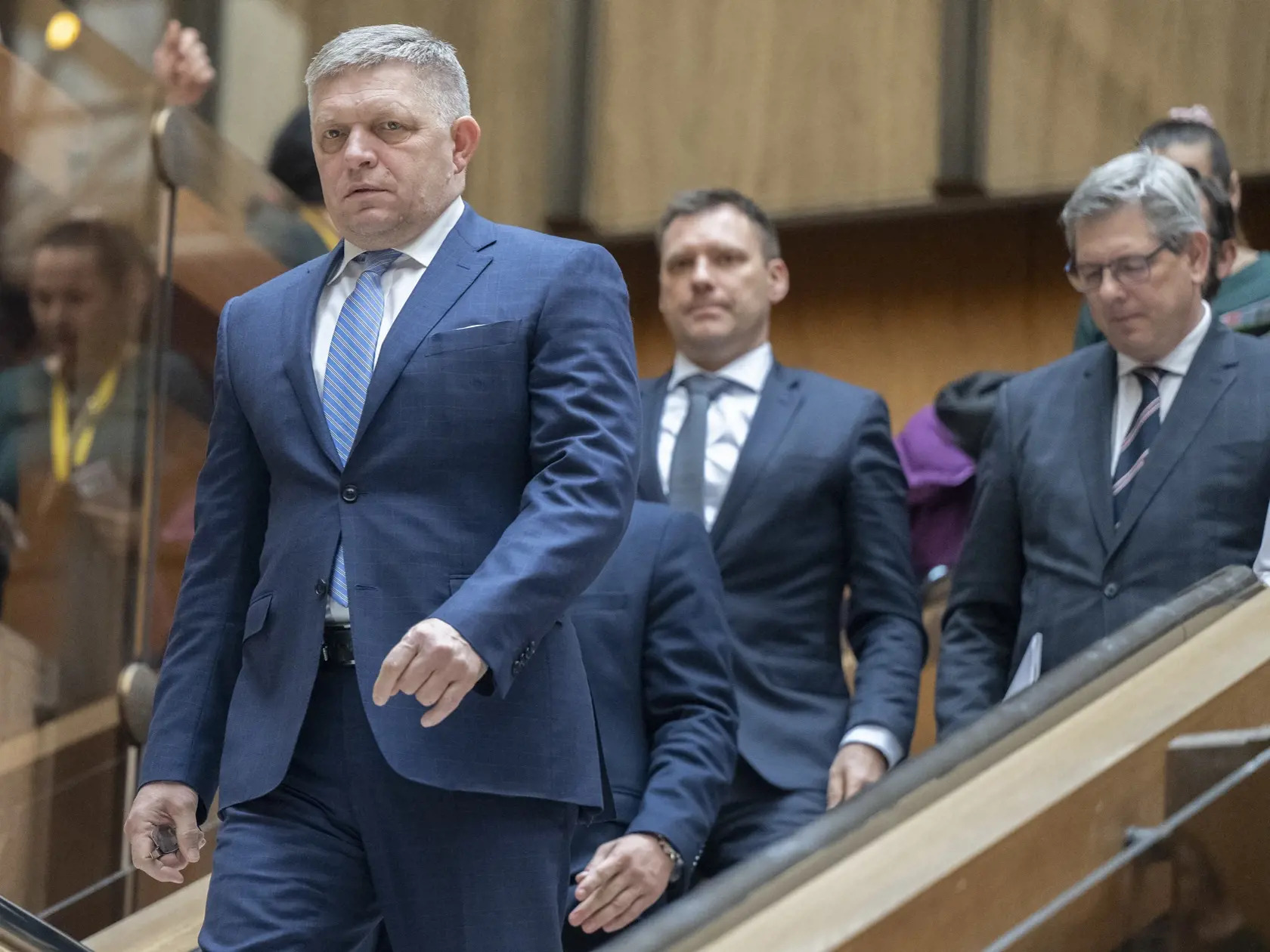 Na snímke zľava premiér SR Robert Fico (Smer), minister životného prostredia SR Tomáš Taraba (nominant SNS) a minister spravodlivosti Boris Susko (Smer) po rokovaní 8. schôdze vlády SR v stredu 6. decembra 2023 v Bratislave.