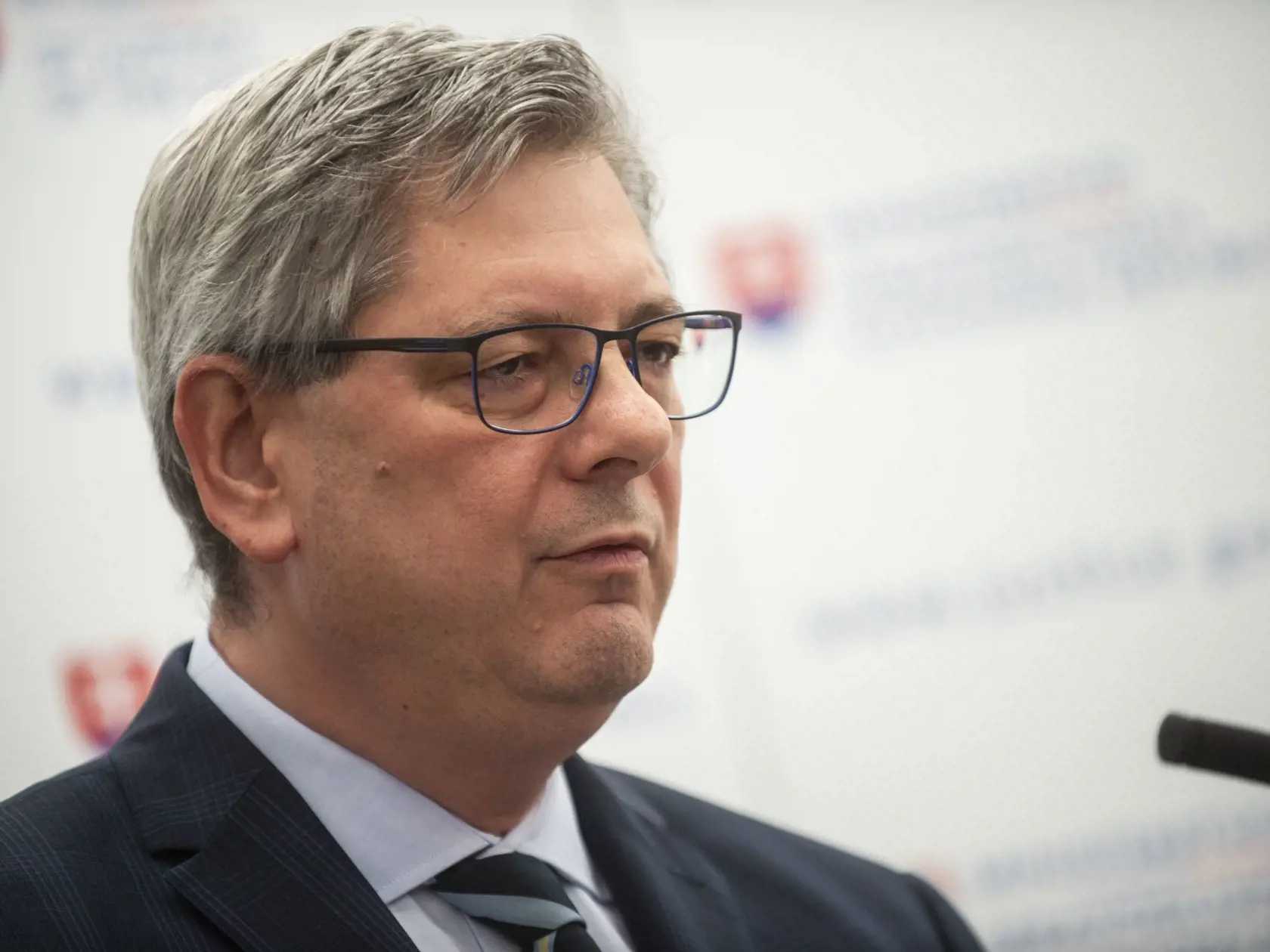 Na snímke minister spravodlivosti SR Boris Susko (Smer) reaguje počas tlačovej konferencie na vyhlásenie špeciálneho prokurátora Daniela Lipšica v Bratislave 11. decembra 2023. Špeciálny prokurátor totiž upozornil, že viaceré významné trestné veci v dozore prokurátorov Úradu špeciálnej prokuratúry (ÚŠP) budú v prípade schválenia novely Trestného zákona premlčané. Ako príklad uviedol kauzu Gorila či Mýtnik 3. Spolu s ďalšími prokurátormi ÚŠP namietal výrazné znižovanie trestných sazdzieb.