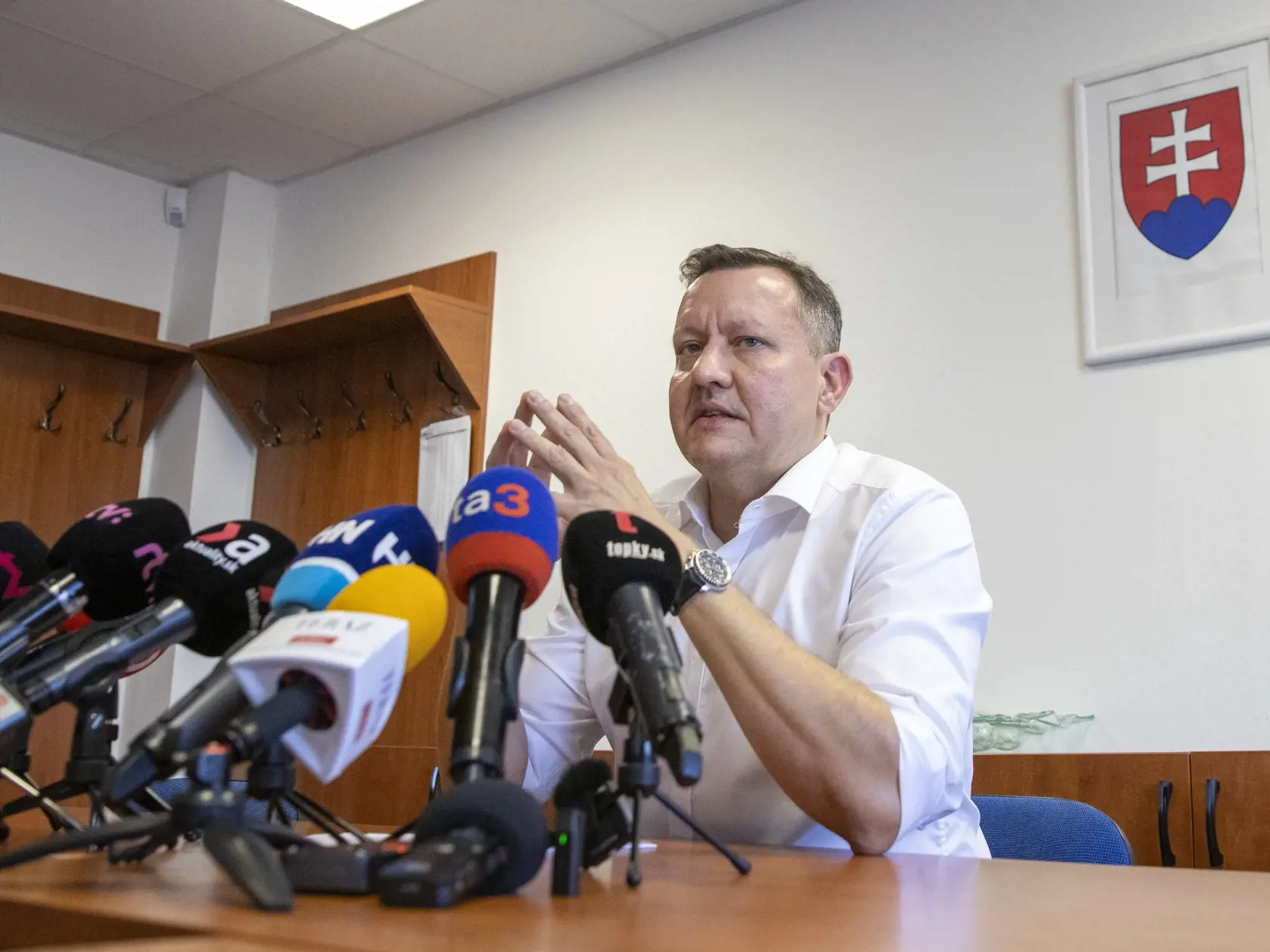Na snímke je Daniel Lipšic na brífingu Úradu špeciálnej prokuratúry v Pezinku.