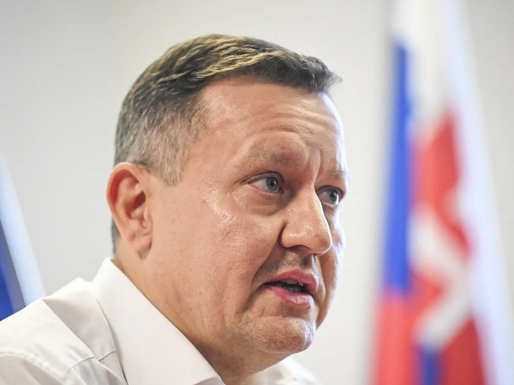 Na snímke špeciálny prokurátor Daniel Lipšic počas tlačovej konferencie k útokom na kariérnych prokurátorov Úradu špeciálnej prokuratúry 3. októbra 2023 v Pezinku.