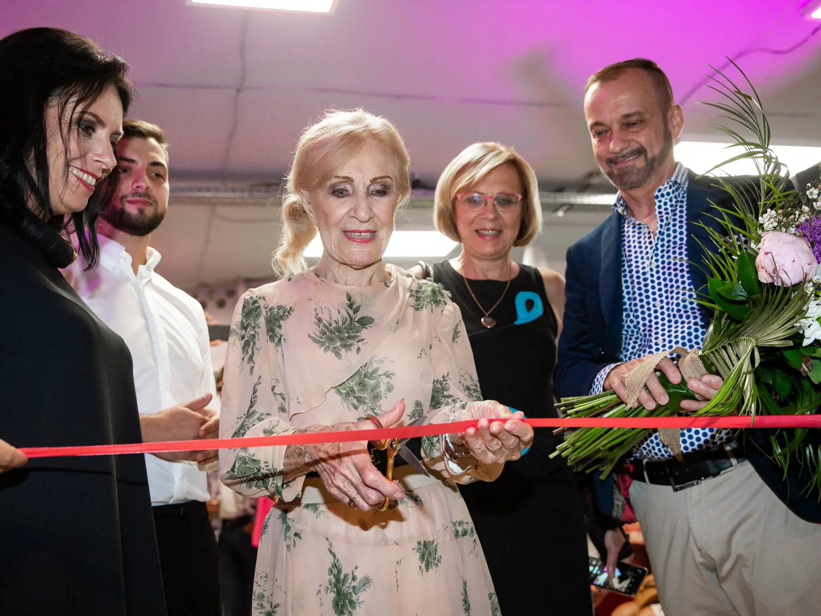 Otvorenie nového butiku v bratislavskej Petržalke za účasti známych osobností. Na snímke Mária Kráľovičová  a Jozef Grondžák.