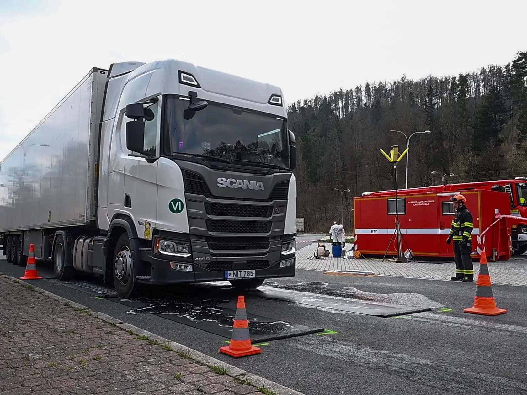 Dezinfekčný brod na hraničnom priechode Drietoma - Starý Hrozenkov na hranici s Českou republikou.