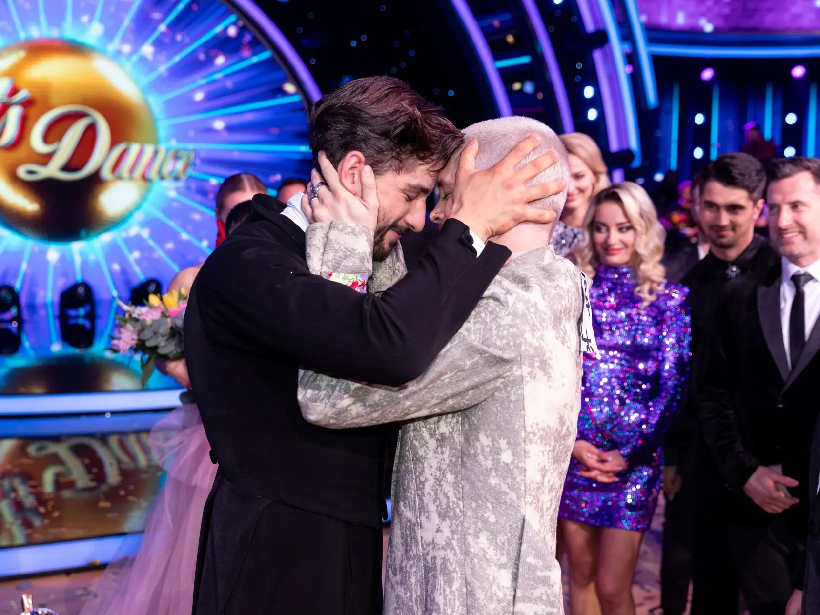 Takto Matyáš Adamec gratuloval víťazovi Let's Dance Jakubovi Jablonskému.