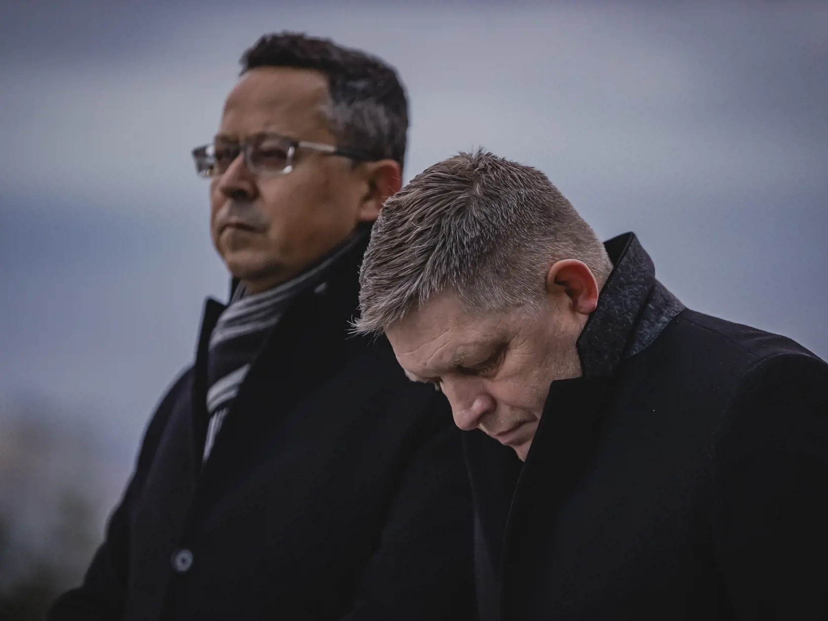 Odporcovia obrannej dohody medzi Slovenskou republikou a USA sa stretli pred budovou Národnej rady Slovenskej republiky. Na snímke Robert Fico.