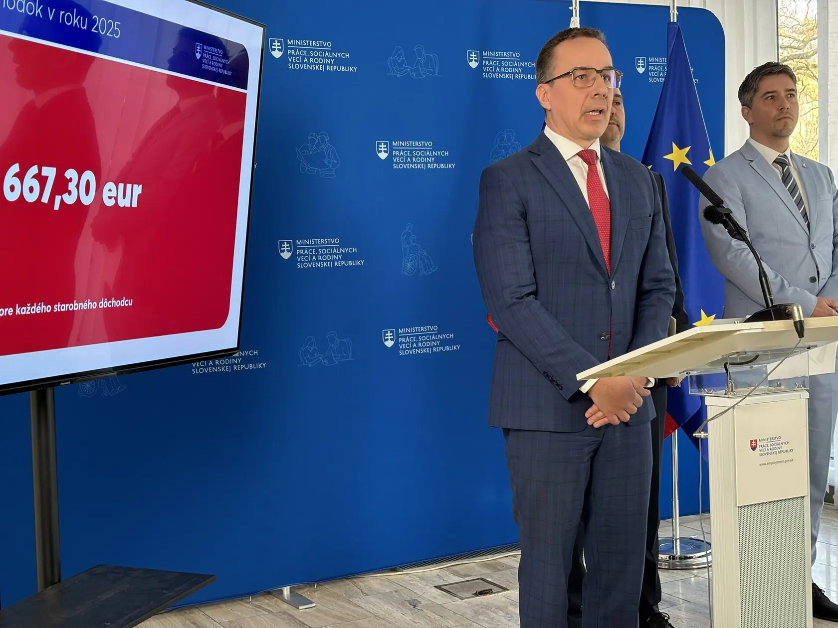 Minister práce Erik Tomáš.