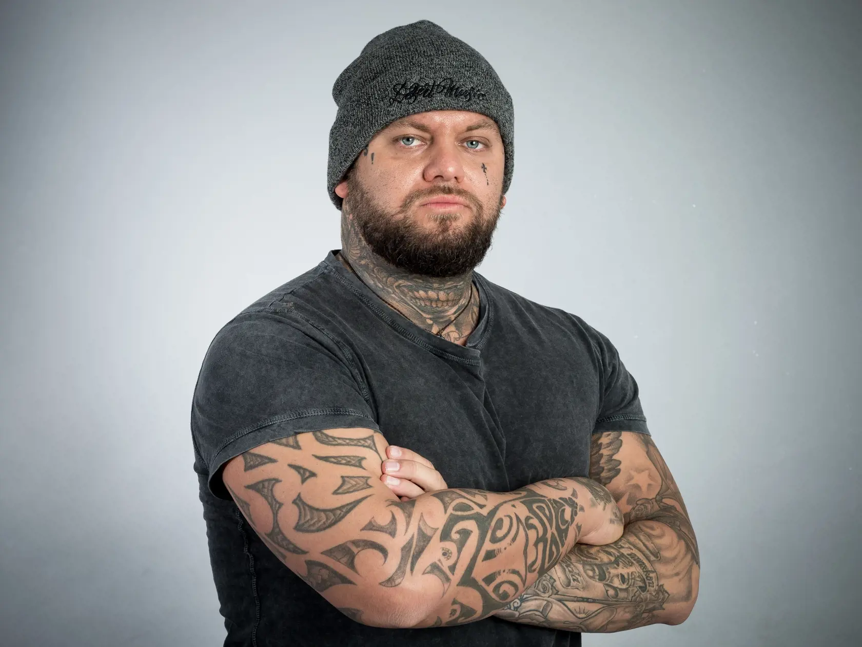 Rapper Kali civilnym menom Koloman Magyary foteny pre tyzdennik Plus 7 Dni
