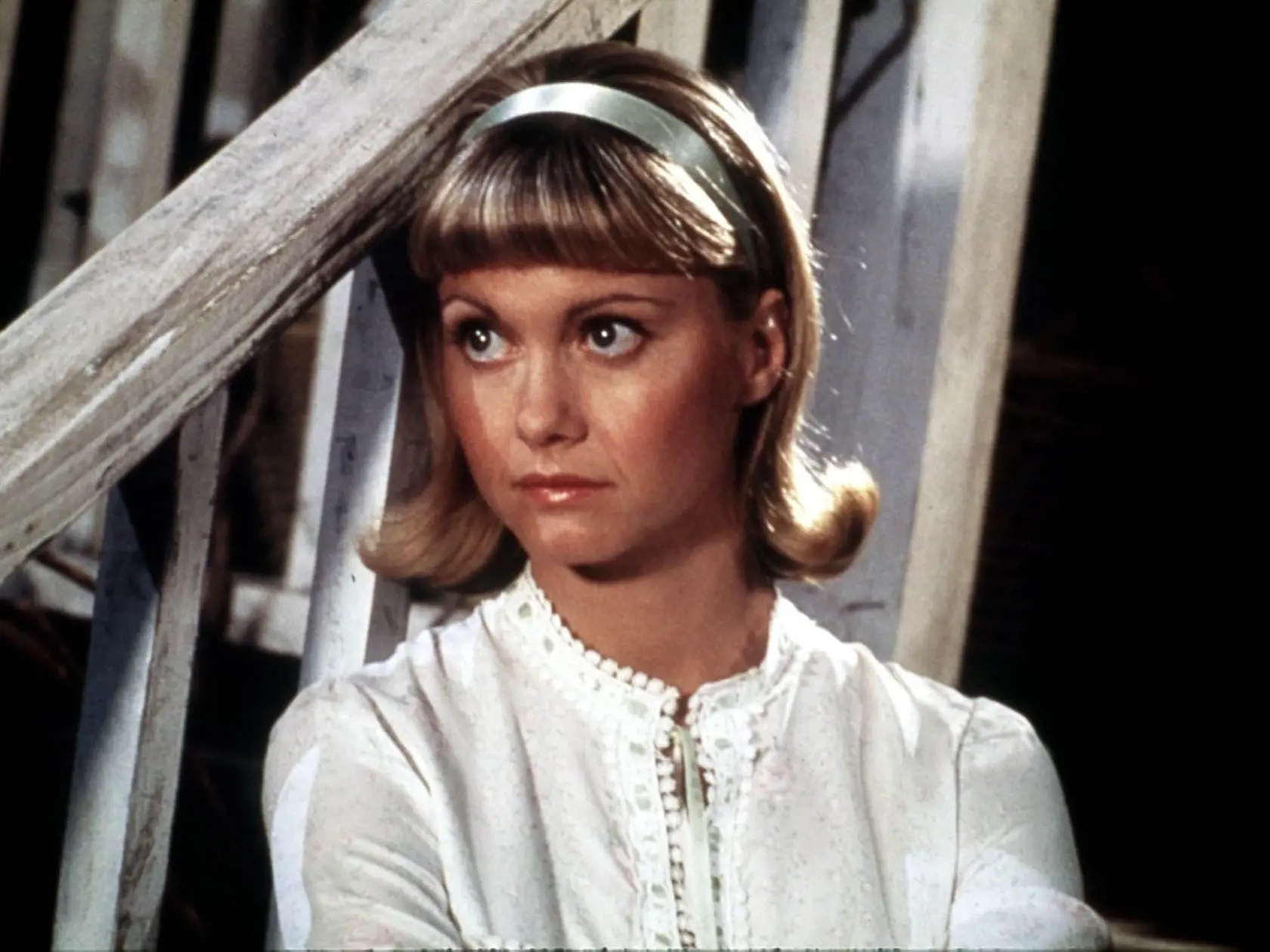 Olivia ako Sandy v Pomáde.