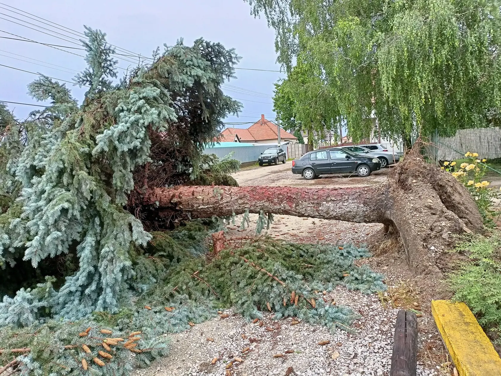 Imeľčanom ostali len oči pre plač: Nočná supercela tu napáchala obrovské škody.