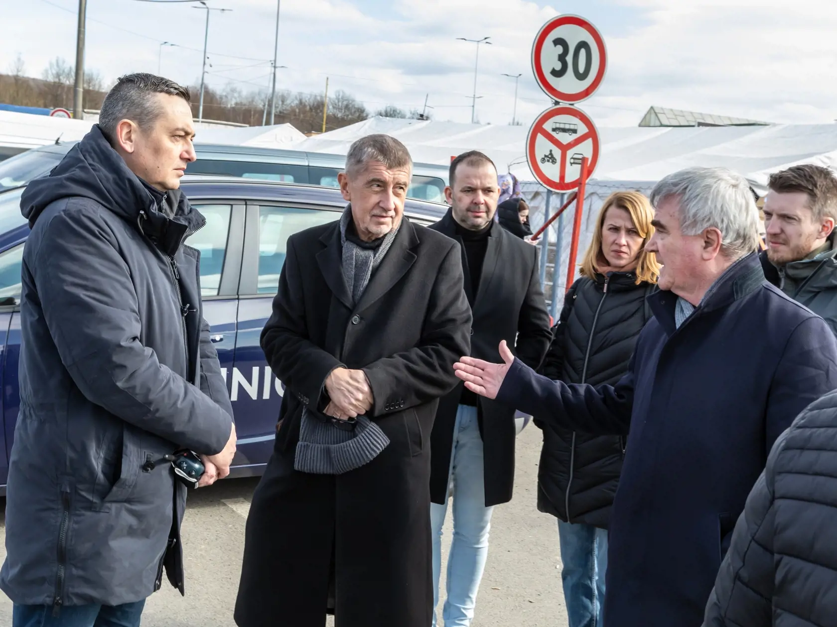 Na hraničnom priechode vo Vyšnom Nemeckom sa nečakane objavil aj expremiér ČR Andrej Babiš.