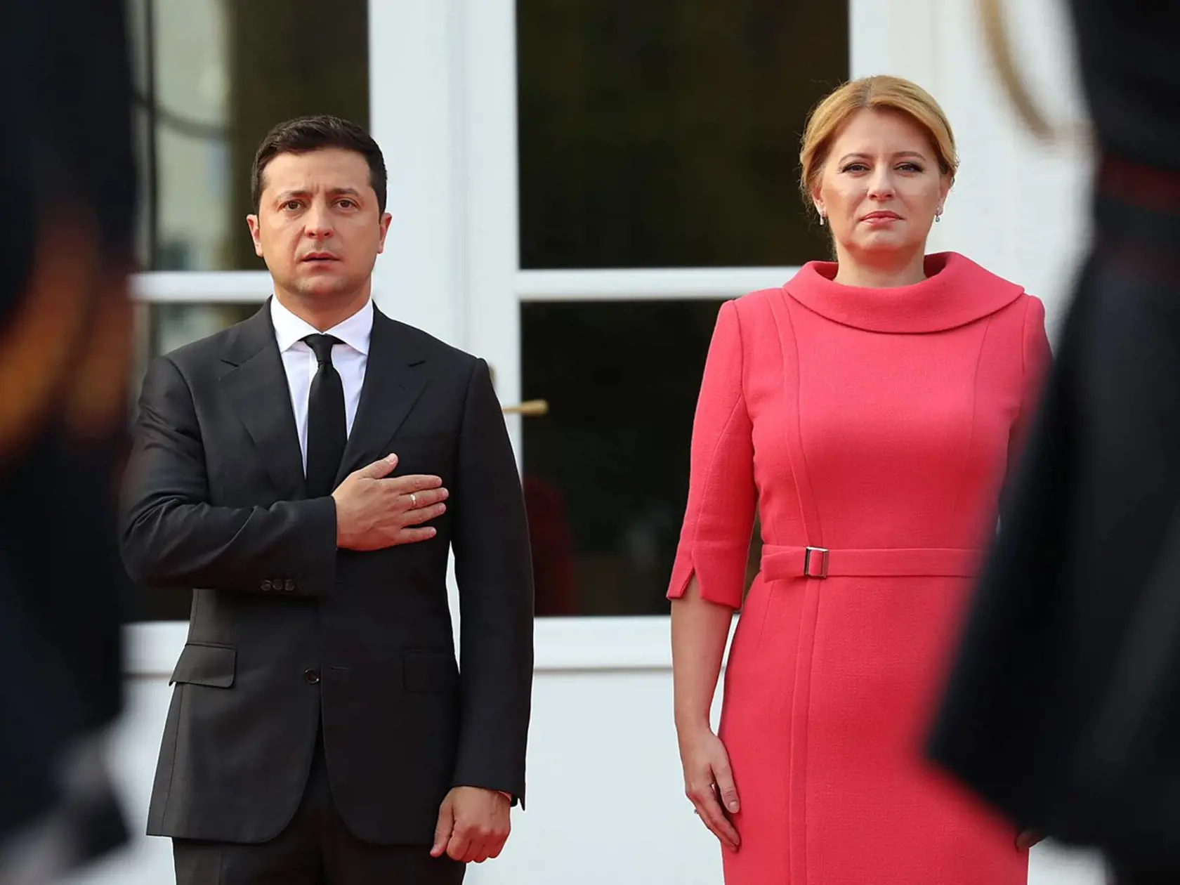 Ukrajinský prezident Volodymyr Zelenskyj a Zuzana Čaputová. Prezidentka vyjadrila svojmu kolegovi veľkú podporu.