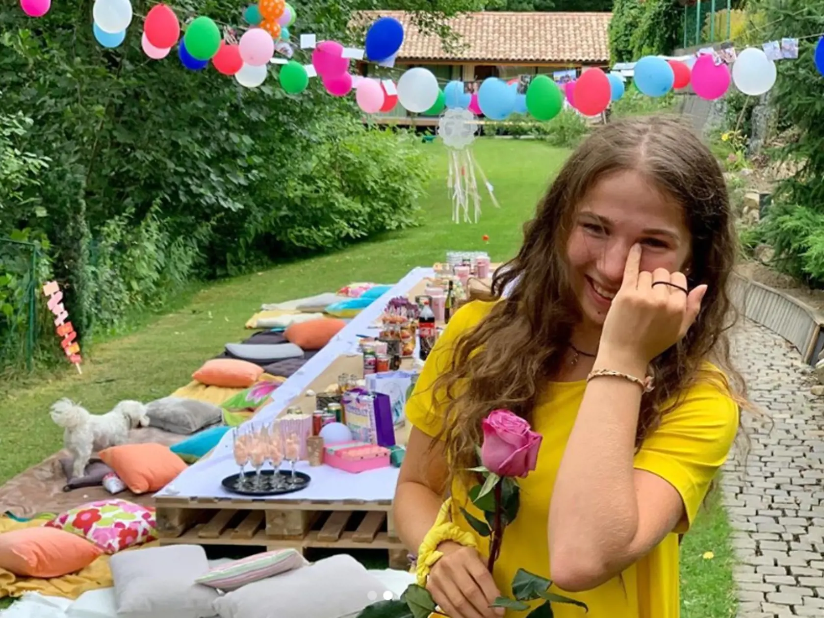 Katkina mladšia sestra Silvia neskrývala dojatie. Oslava narodenín a gratulácia od manželky Petra Sagana ju očividne potešili.