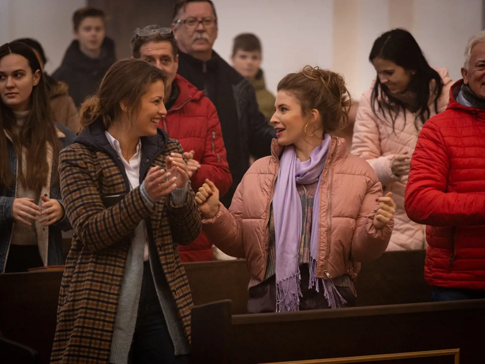 V seriáli sú Martina Zábranská a Janka Kovalčíková sestrami. Povahovo sú celkom odlišné.