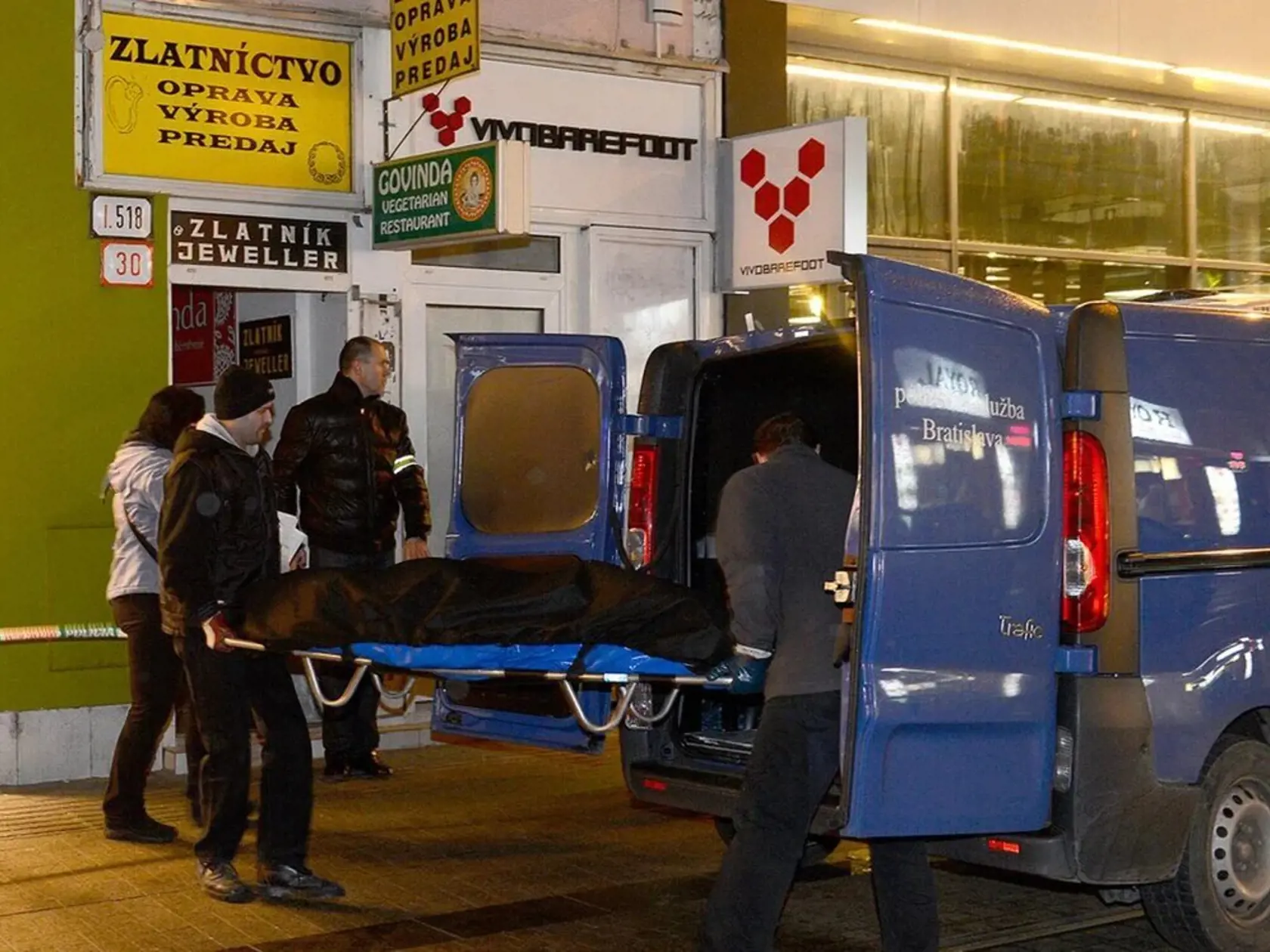 Pri útoku zastrelil majiteľa obchodu arménskeho pôvodu Tagvara Spartakiana a jeho manželku postrelil do bedier a ucha. Súd mu vymeral 19 rokov nepodmienečne.