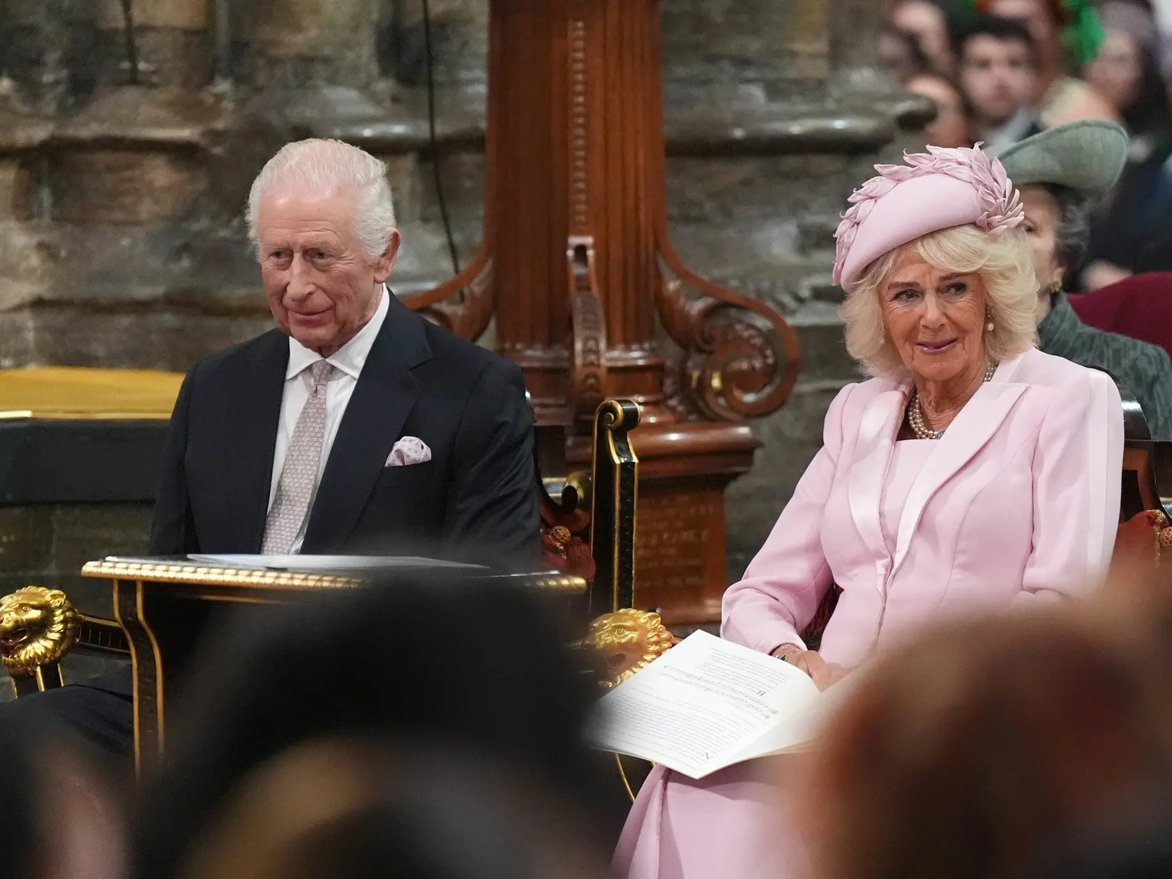 Kráľovná Camilla a kráľ Karol.
