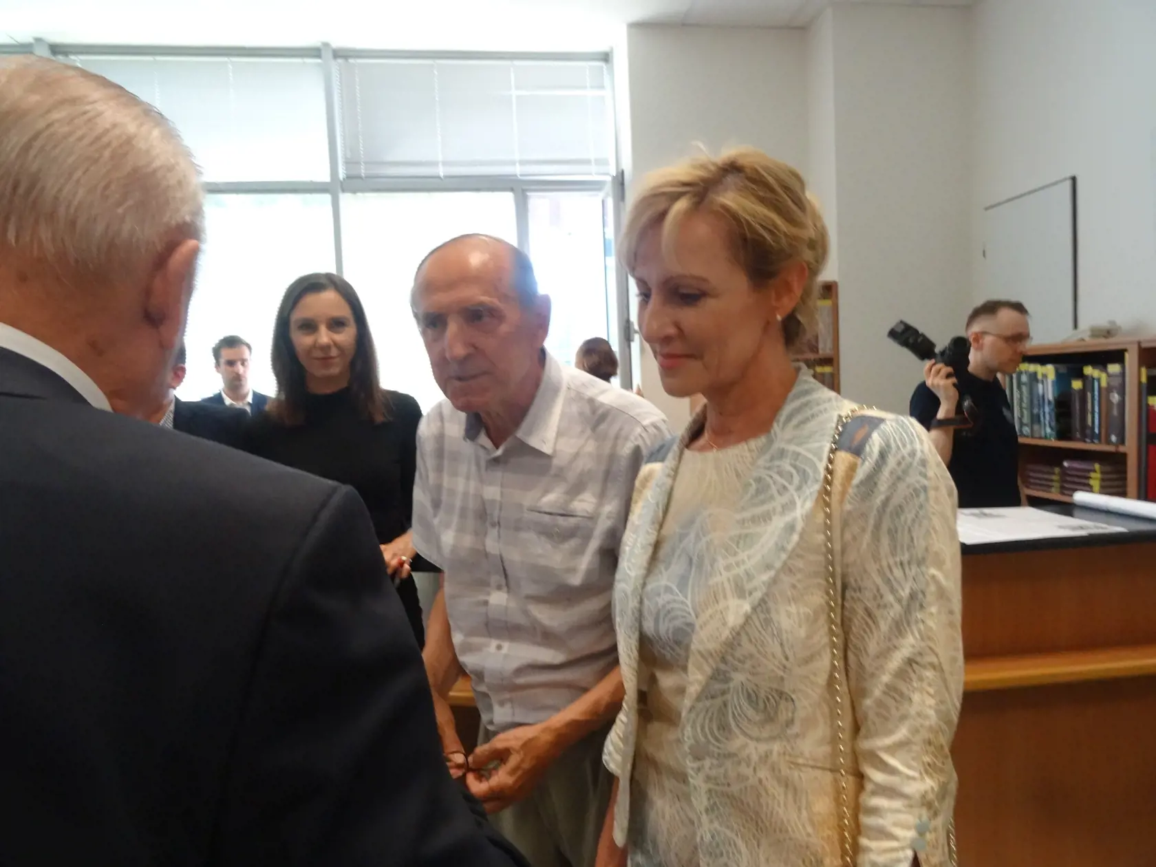 Dcéra Ingrid Schusterová na krste knihy Rudolfa Schustera.
