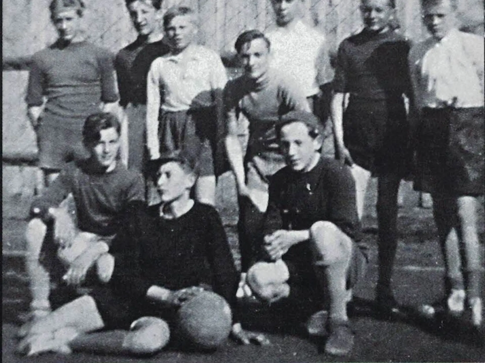 Schuster sa venoval profesionálne športu.