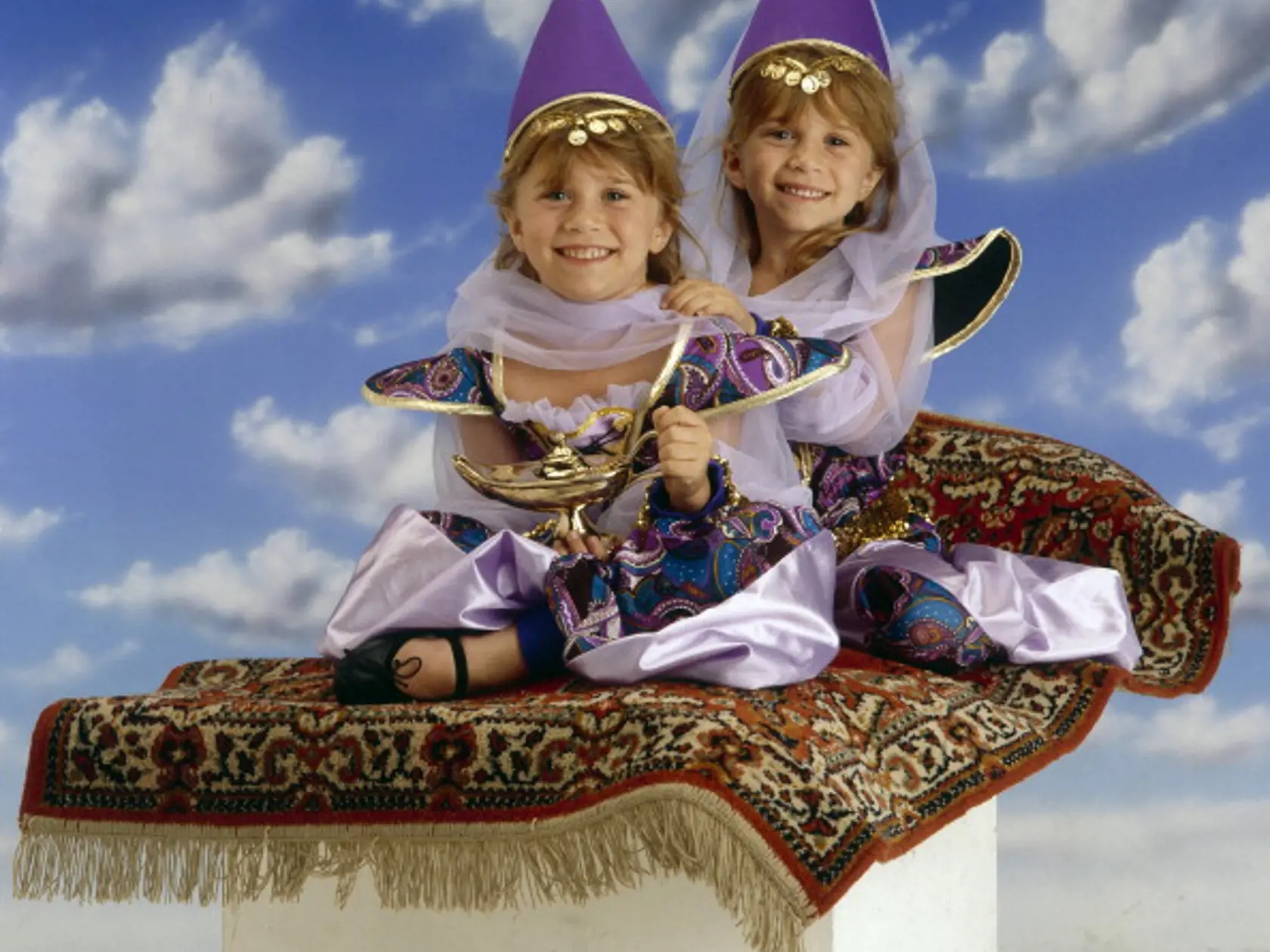 Dvojičky Mary-Kate a Ashley Olsen začali svoju hereckú kariéru už ako bábätká.