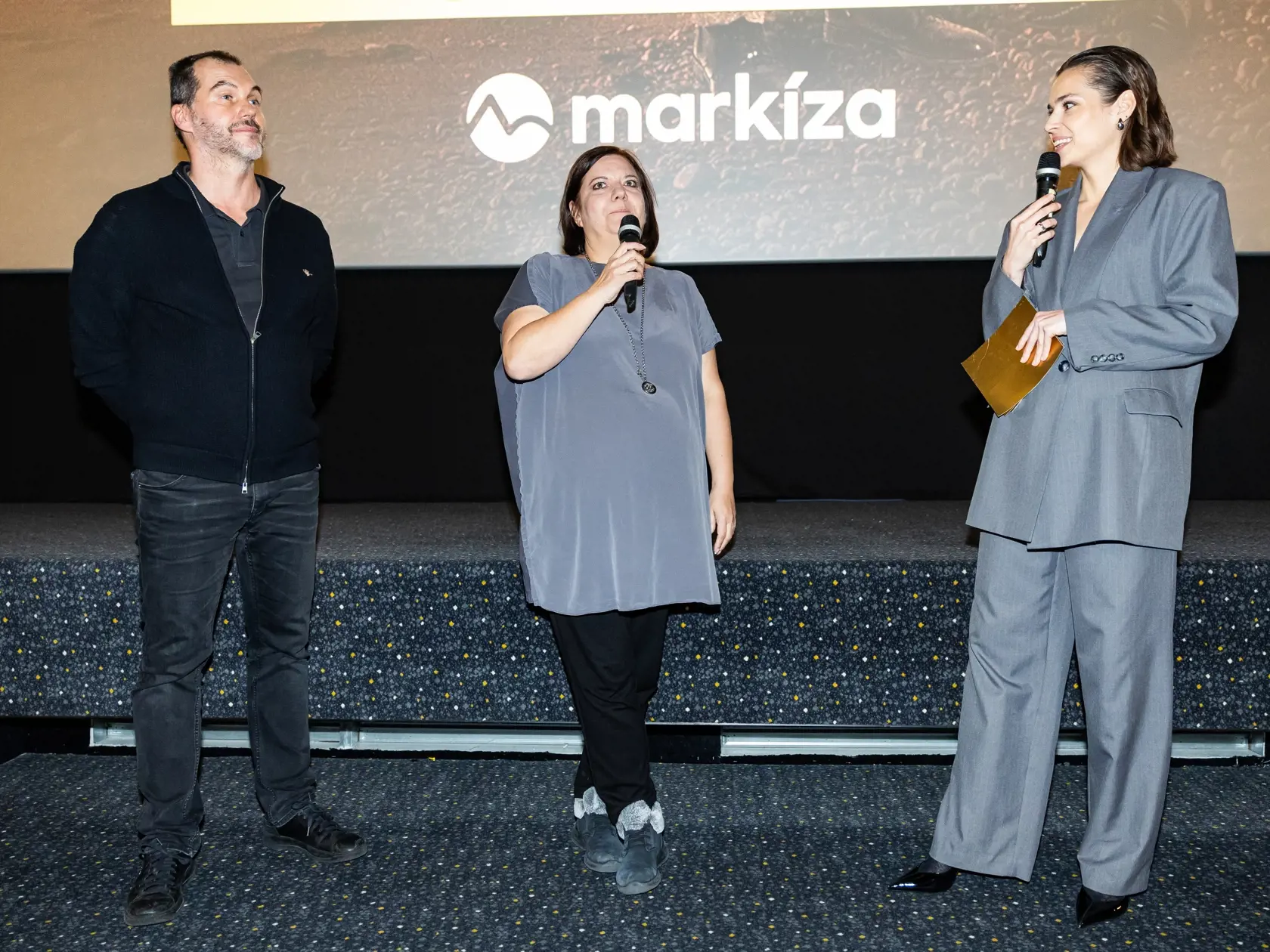 Premiéra seriálu “VINA” v Bratislave. Na snímke Branislav Mišík, Alexandra Dubovská a Lucia Hlaváčková. 