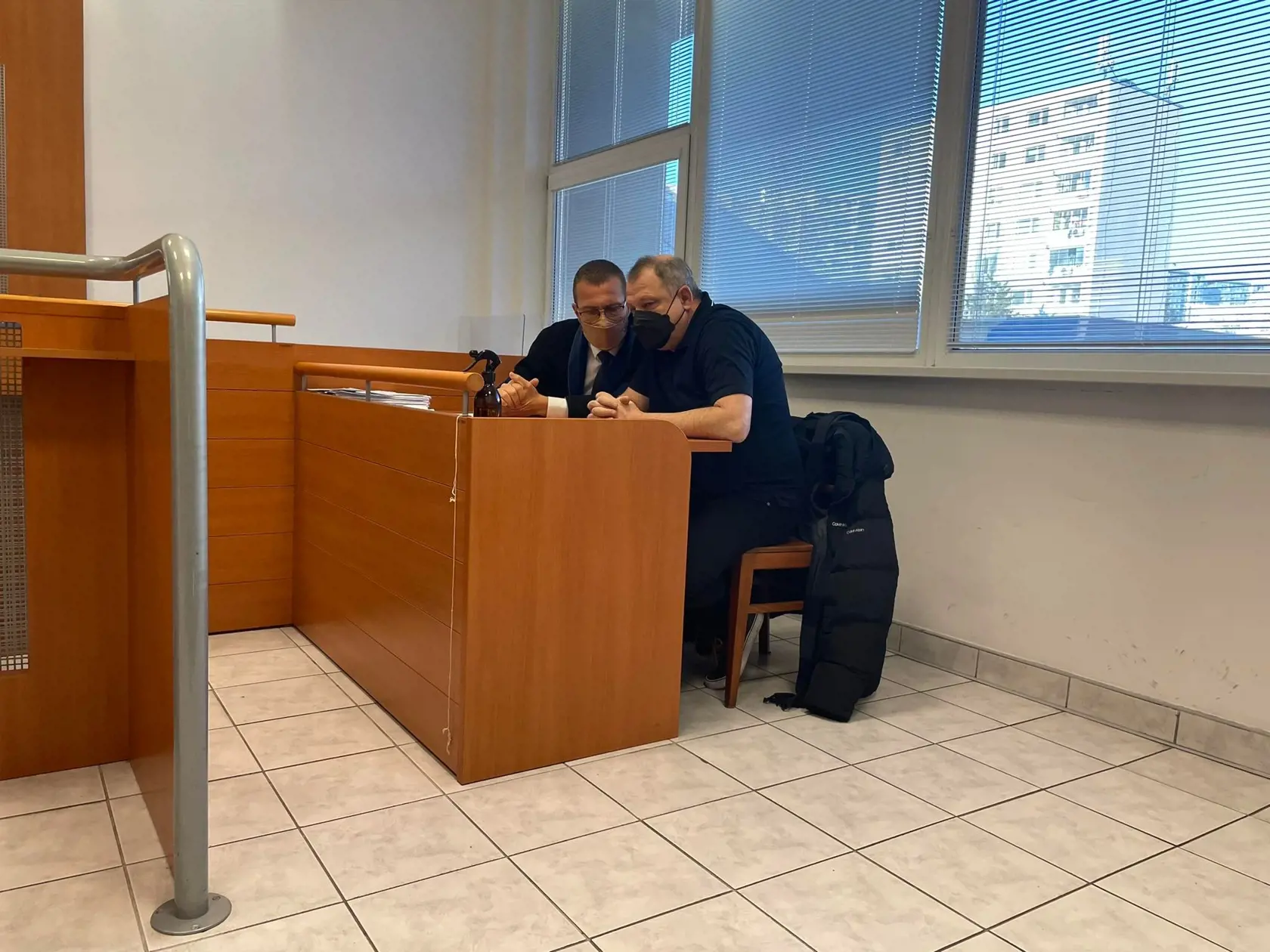 Takmer pred 3 rokmi sa prevalilo, že zakladateľ tábora Chachaland mal sexuálne zneužívať mladé dievčatá.  Dnes sa Roman Paulíny v kauze detského tábora postaví prvýkrát pre súd.