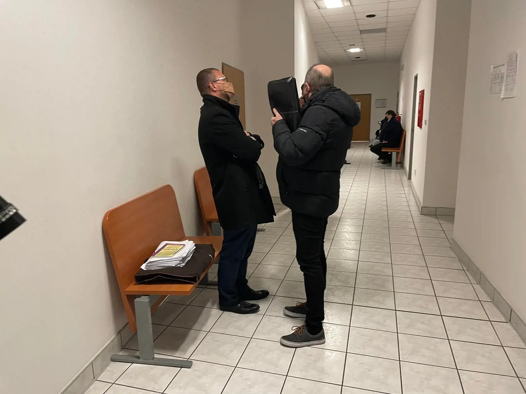 Takmer pred 3 rokmi sa prevalilo, že zakladateľ tábora Chachaland mal sexuálne zneužívať mladé dievčatá.  Dnes sa Roman Paulíny v kauze detského tábora postaví prvýkrát pre súd.