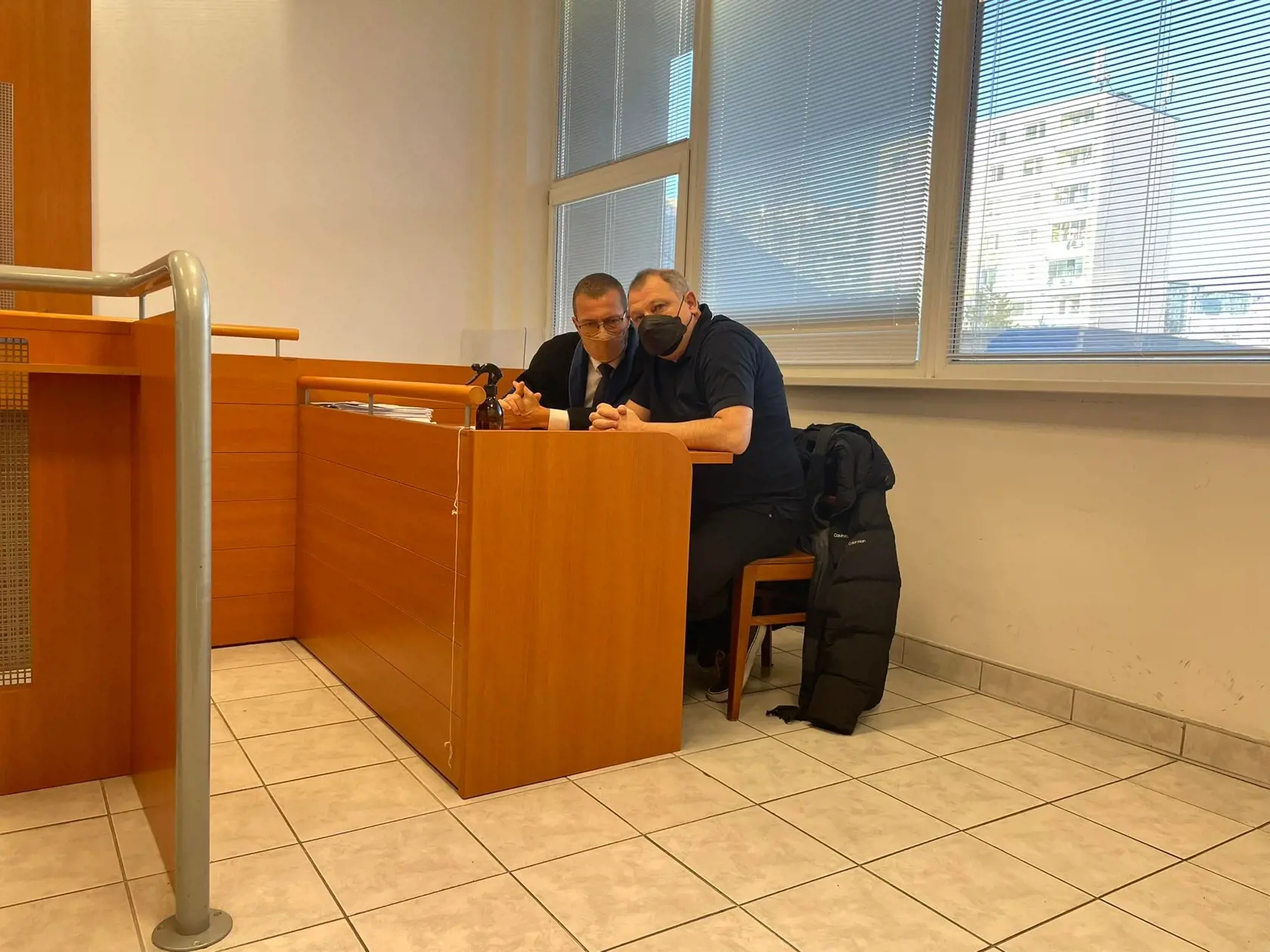 Takmer pred 3 rokmi sa prevalilo, že zakladateľ tábora Chachaland mal sexuálne zneužívať mladé dievčatá.  Dnes sa Roman Paulíny v kauze detského tábora postaví prvýkrát pre súd.