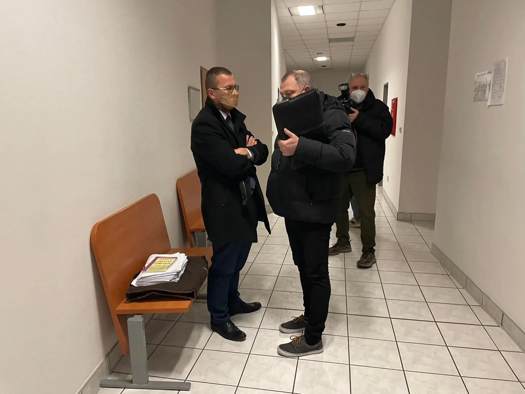 Takmer pred 3 rokmi sa prevalilo, že zakladateľ tábora Chachaland mal sexuálne zneužívať mladé dievčatá.  Dnes sa Roman Paulíny v kauze detského tábora postaví prvýkrát pre súd.