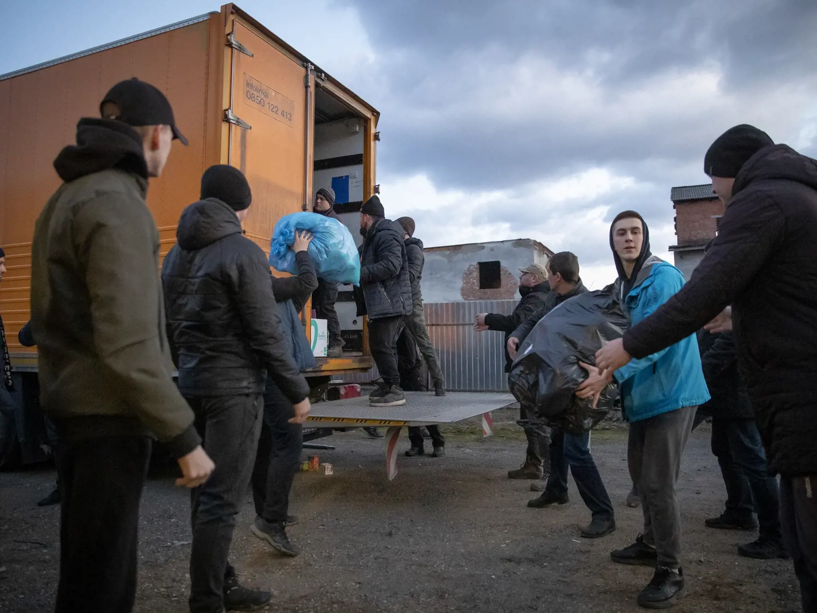 Doteraz mohla humanitárma pomoc kamiónmi prechádzať len cez hraničný priechod Vyšné Nemecké/Užhorod.
