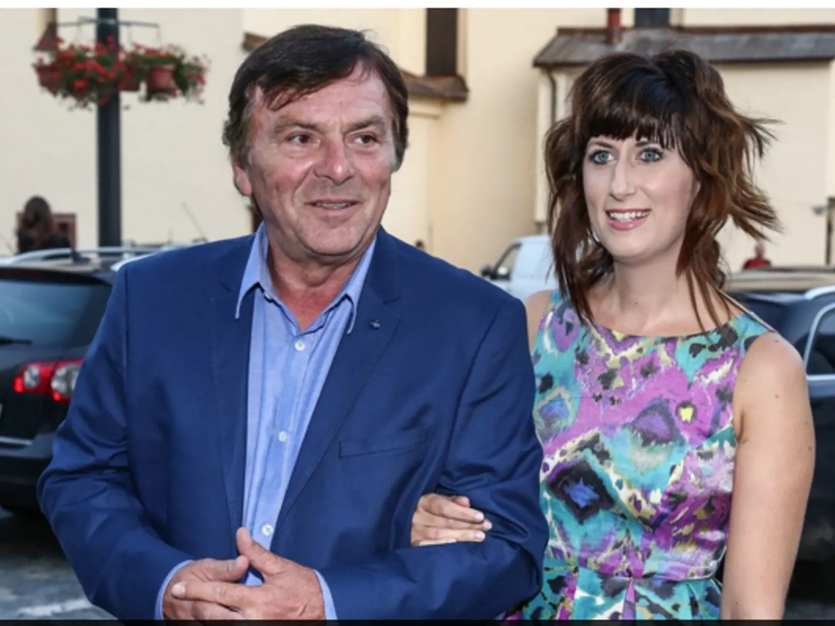 Nezabudnuteľná je scéna, keď Droběna (Helena Rúžičková) pri tanci zdvihne princa. Trávníček o tomto dopredu nevedel, takže zúfalstvo nehral.