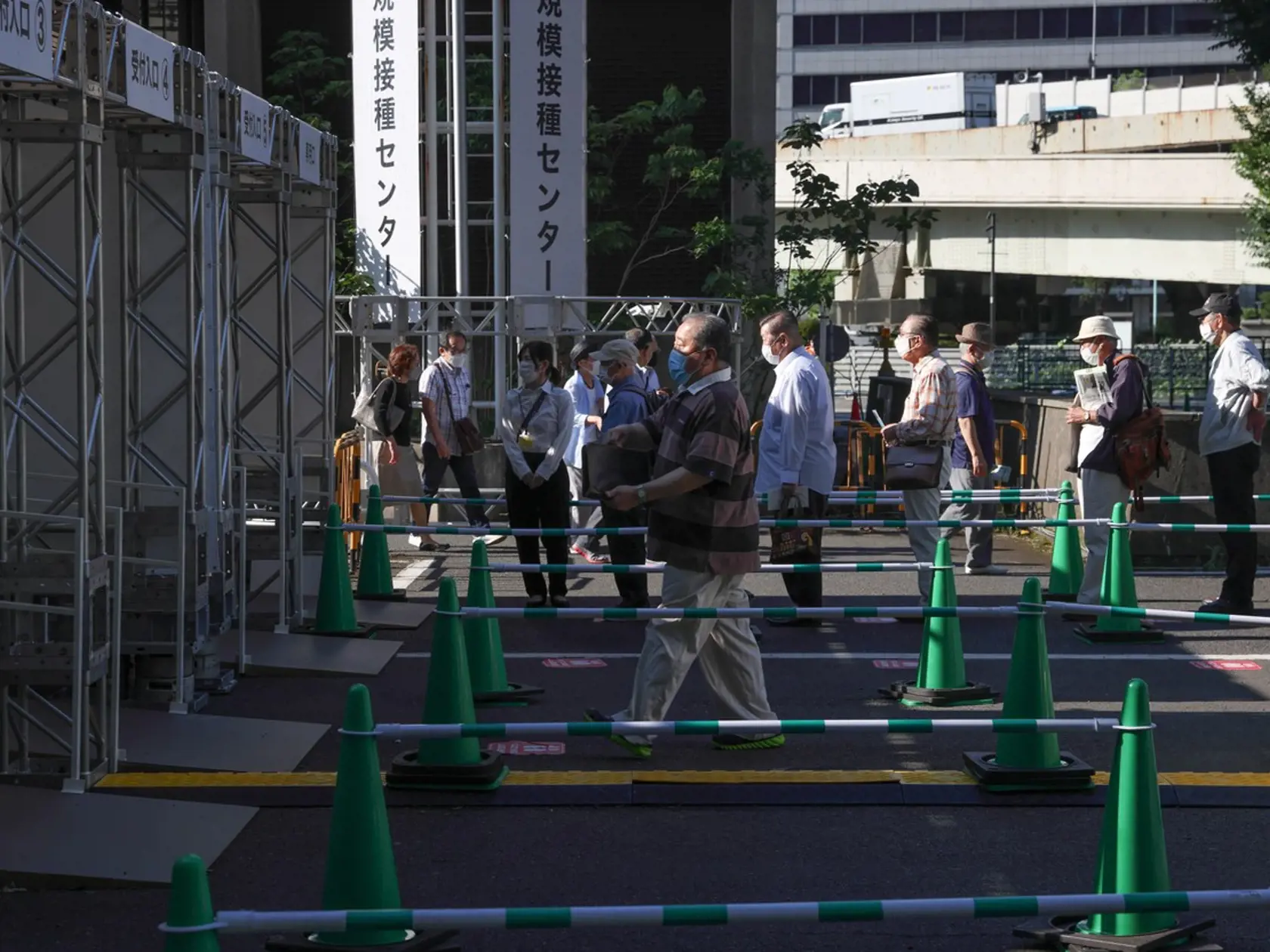 Členské krajiny EÚ sa v stredu v Bruseli na úrovni veľvyslancov dohodli, že pridajú Japonsko na zoznam tretích krajín, z ktorých môžu cestujúci, aj nezaočkovaní, vstúpiť na územie Európskej únie.