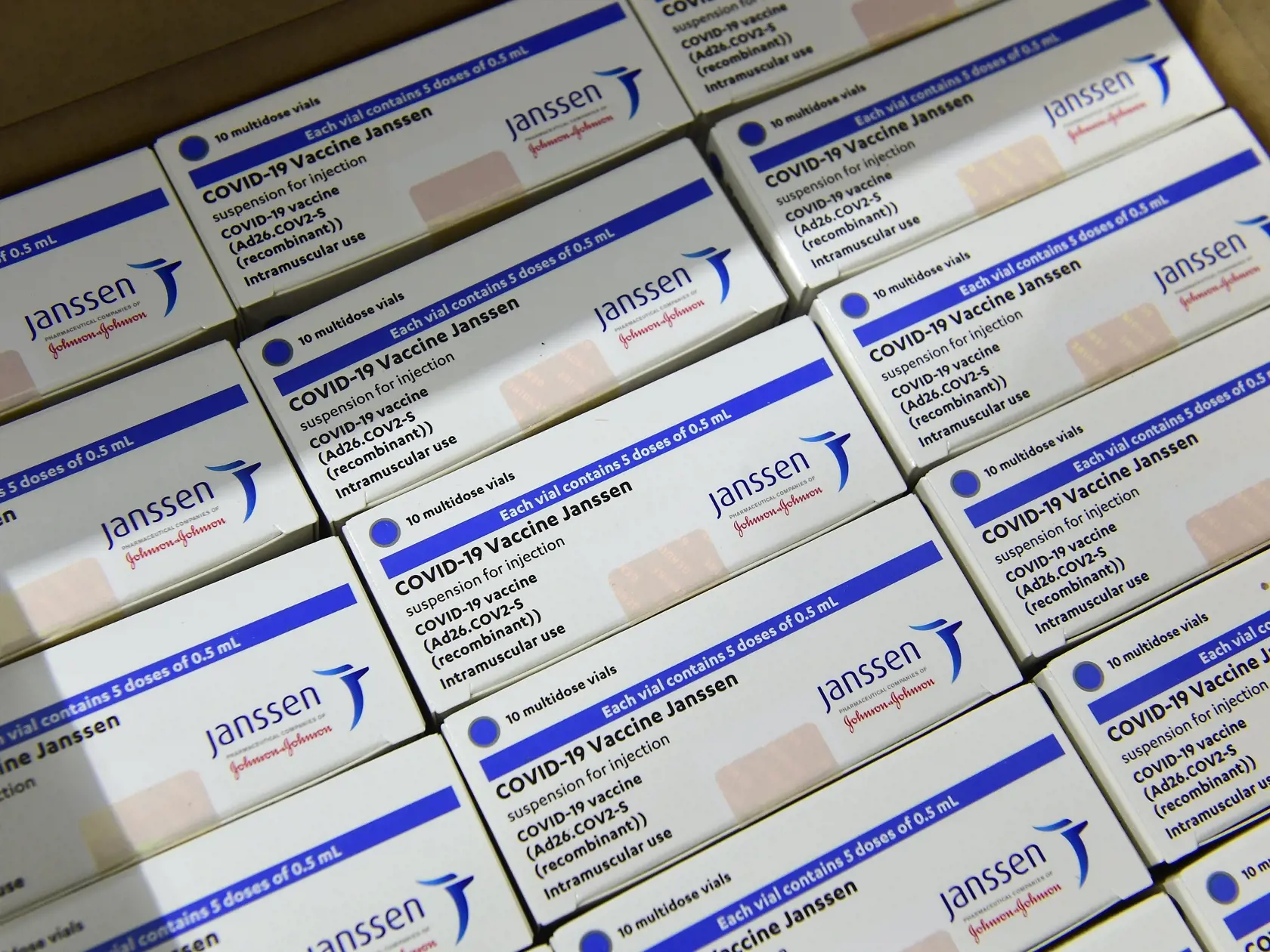 Holandská vláda v stredu rozhodla, že jednodávková vakcína Janssen proti ochoreniu COVID-19, vyvinutá spoločnosťou Johnson & Johnson v holandskom meste Leiden, bude vyňatá z národného očkovacieho programu.