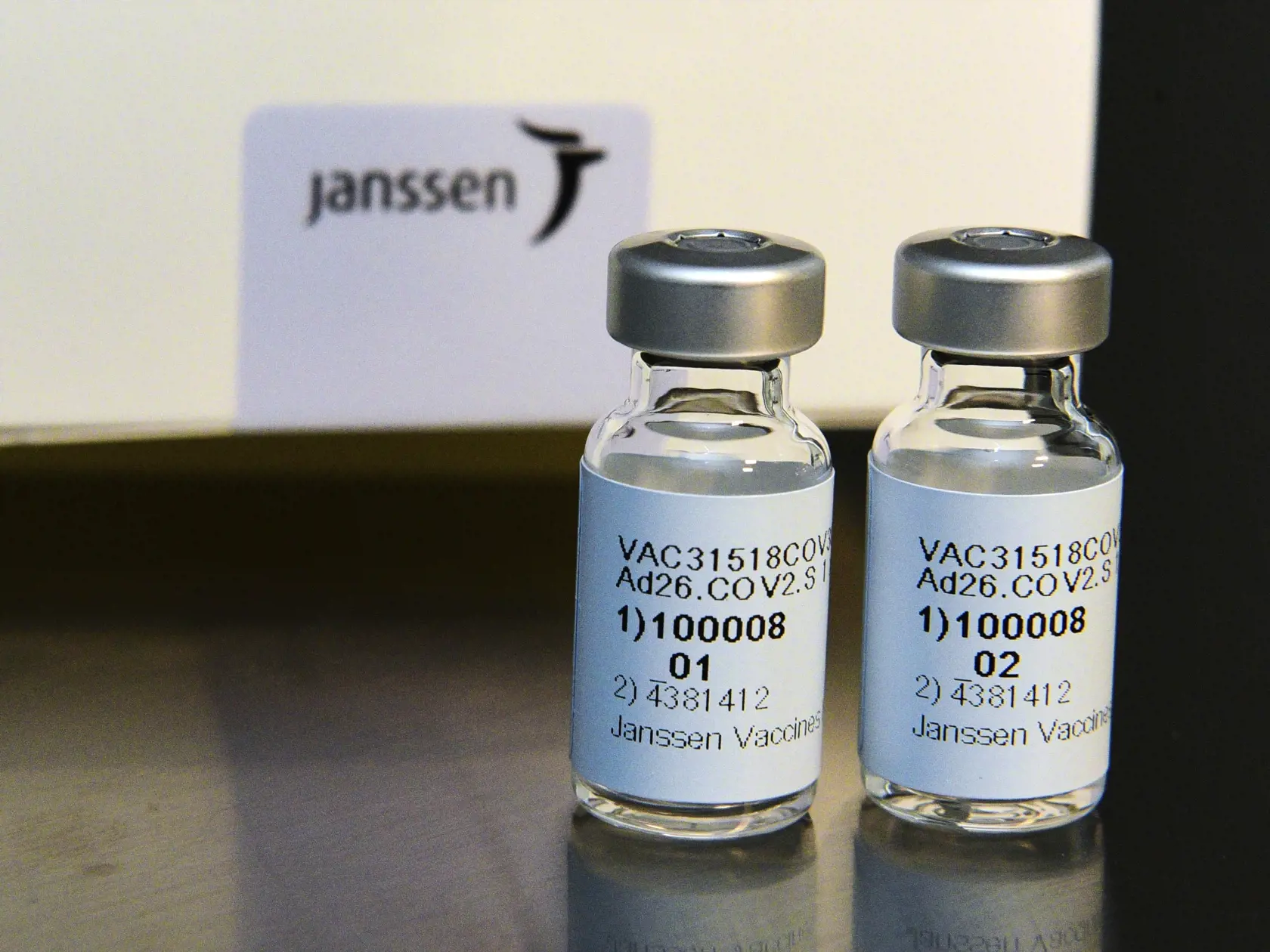 Holandská vláda v stredu rozhodla, že jednodávková vakcína Janssen proti ochoreniu COVID-19, vyvinutá spoločnosťou Johnson & Johnson v holandskom meste Leiden, bude vyňatá z národného očkovacieho programu.