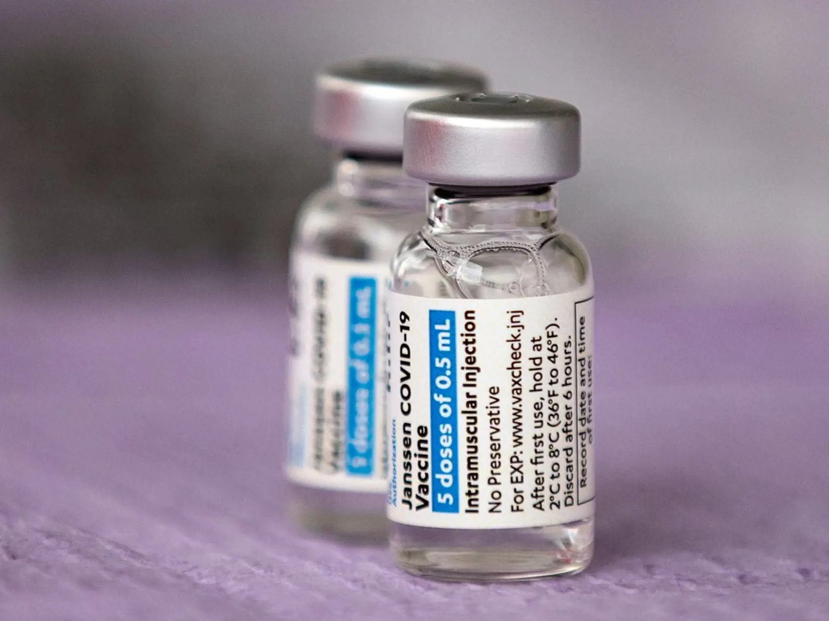 Holandská vláda v stredu rozhodla, že jednodávková vakcína Janssen proti ochoreniu COVID-19, vyvinutá spoločnosťou Johnson & Johnson v holandskom meste Leiden, bude vyňatá z národného očkovacieho programu.