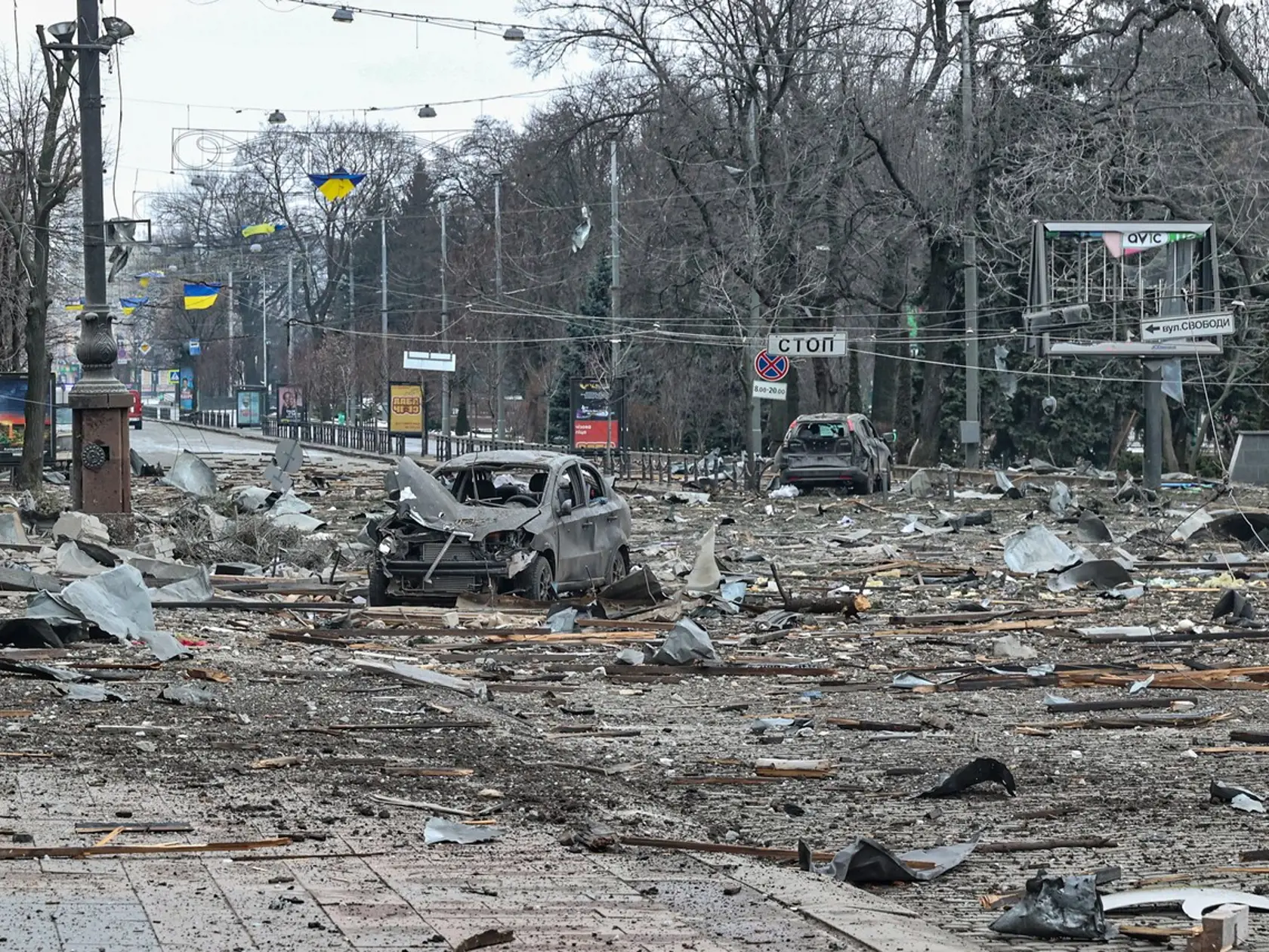 Následky bombardovania ukrajinského mesta Charkov Rusmi 1. marca 2022.