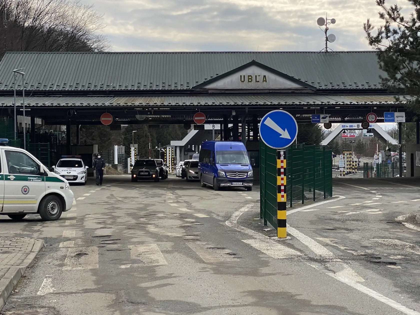 Cez hraničný slovensko-ukrajinský priechod v Ubli (okres Snina) denne prúdi množstvo utečencov, ktorí utekajú z Ukrajiny po ruskej invázii.