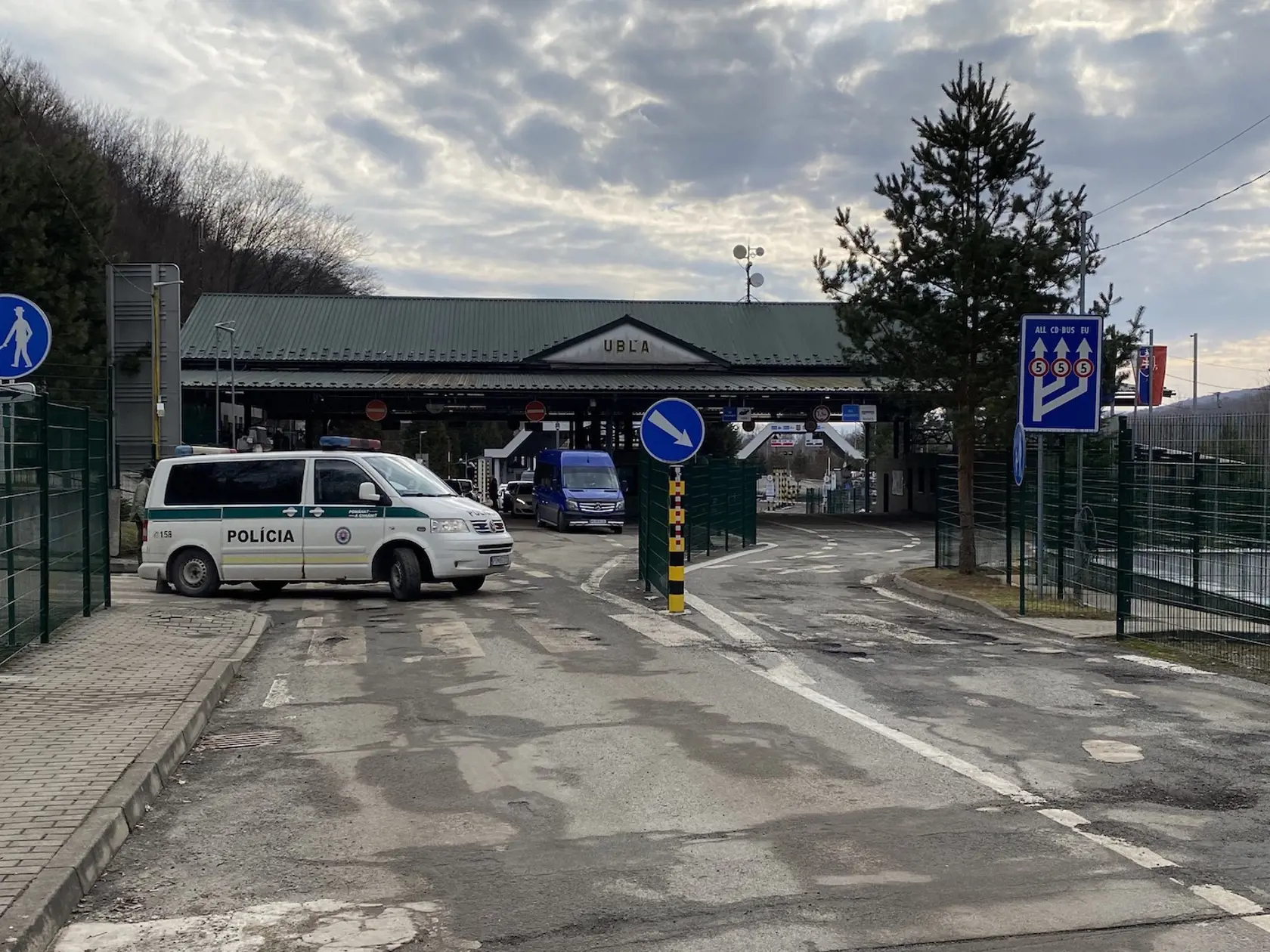 Cez hraničný slovensko-ukrajinský priechod v Ubli (okres Snina) denne prúdi množstvo utečencov, ktorí utekajú z Ukrajiny po ruskej invázii.