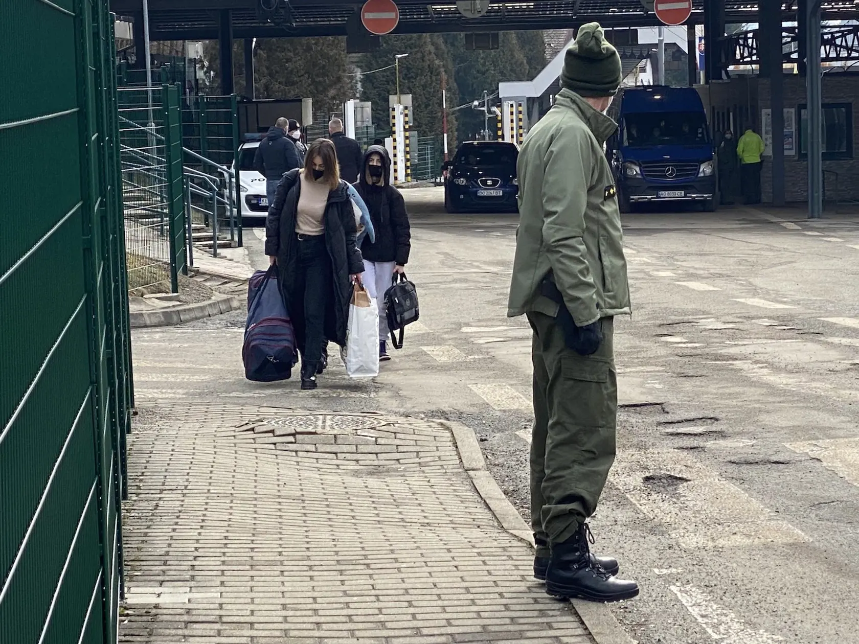 Cez hraničný slovensko-ukrajinský priechod v Ubli (okres Snina) denne prúdi množstvo utečencov, ktorí utekajú z Ukrajiny po ruskej invázii.